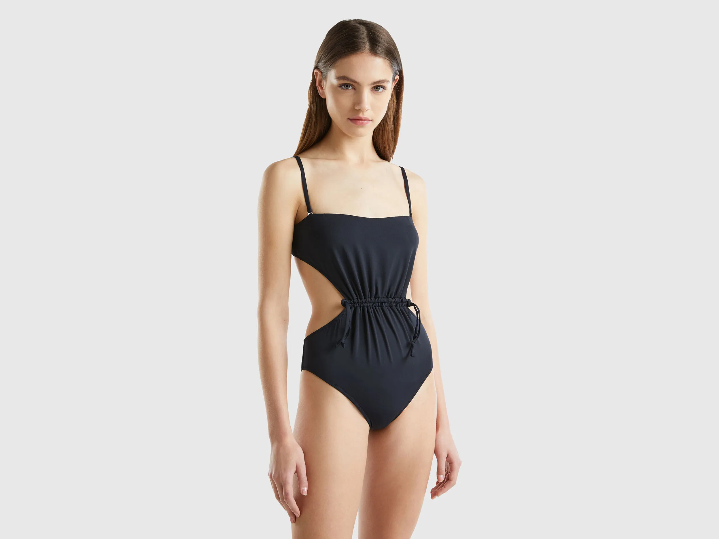 Bañador de ECONYL® con troquelado