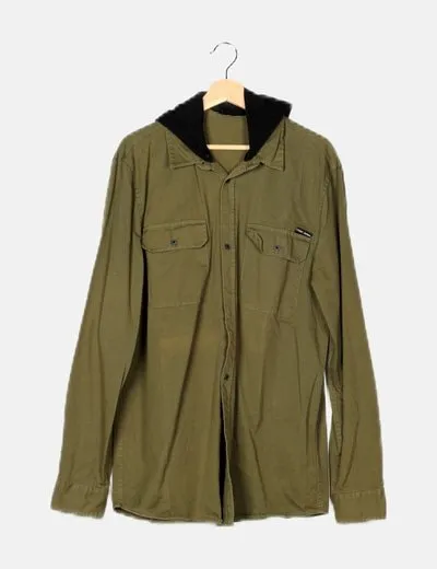 Bershka Sobrecamisa verde con capucha