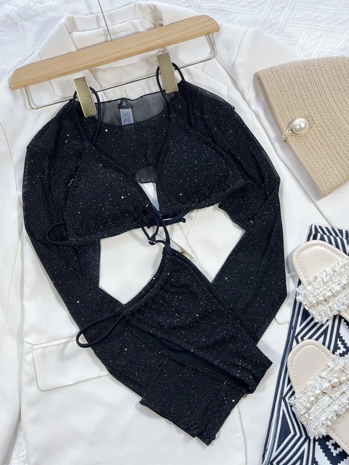 Biquini negro con top brillante