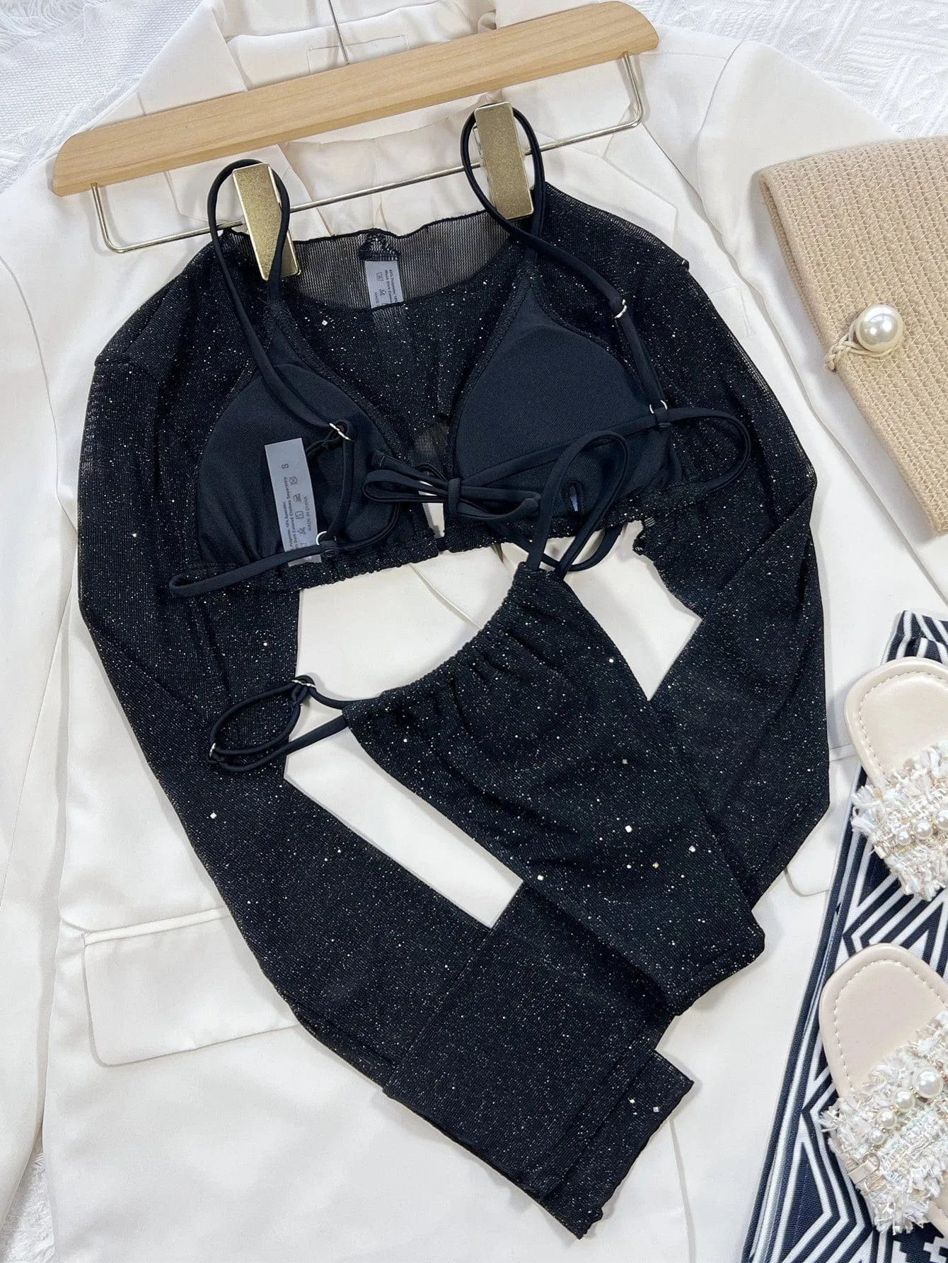 Biquini negro con top brillante