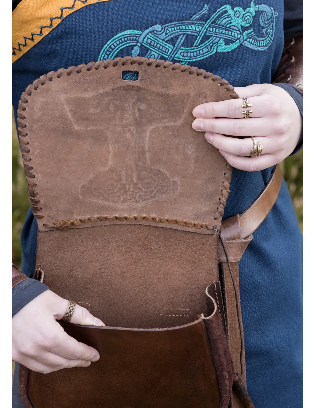 Bolsa Vikinga martillo de Thor en piel marrón, para llevar en el cinturón