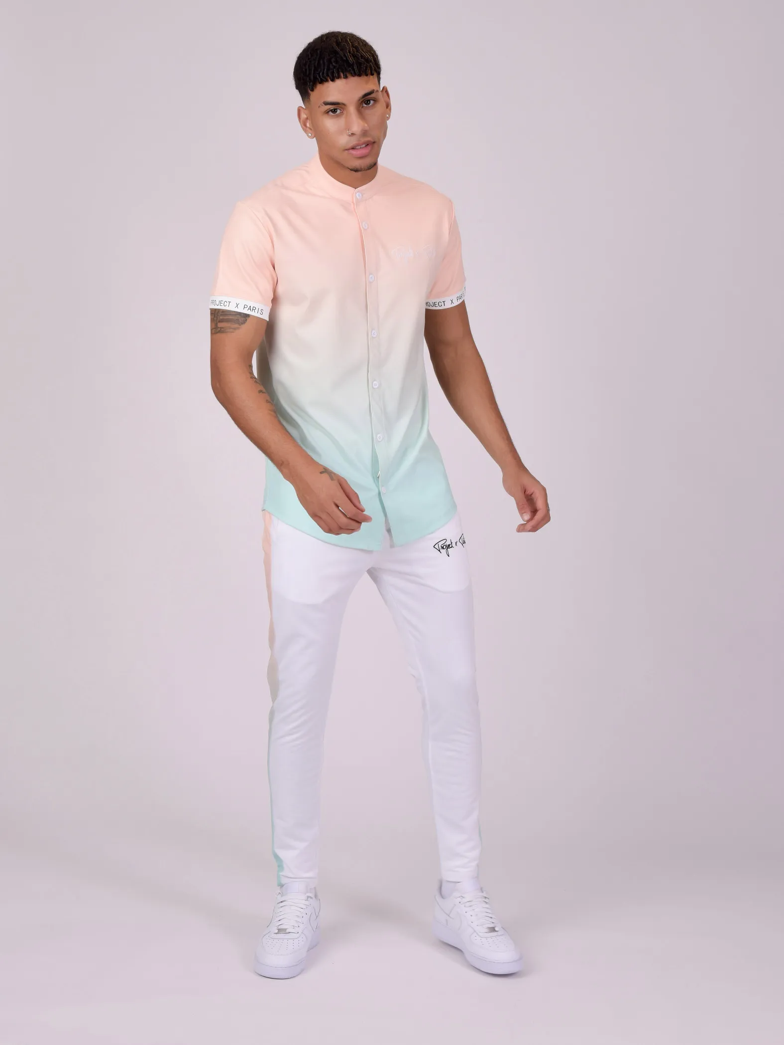 Camisa con cuello mao y estampado degradado