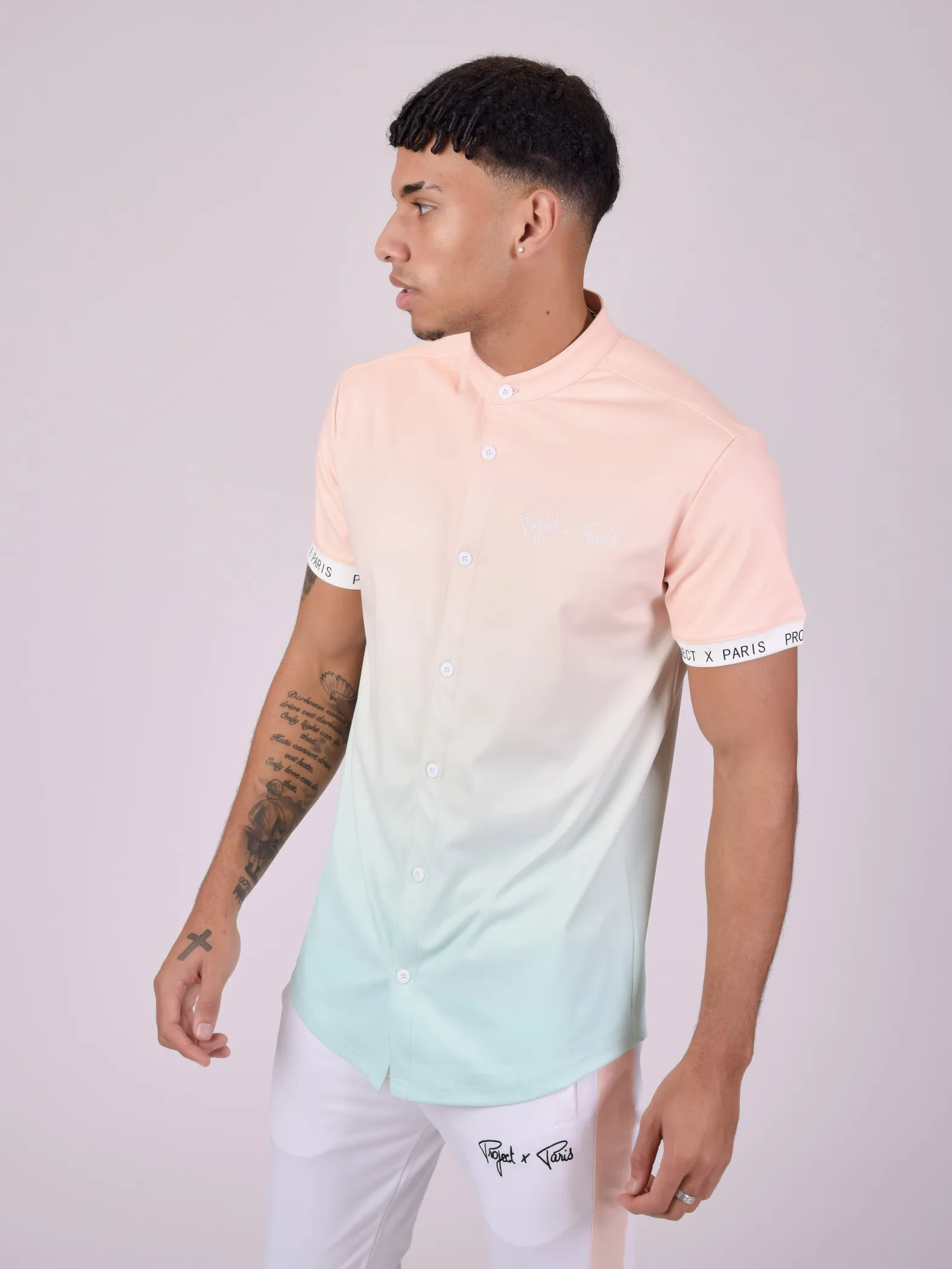 Camisa con cuello mao y estampado degradado