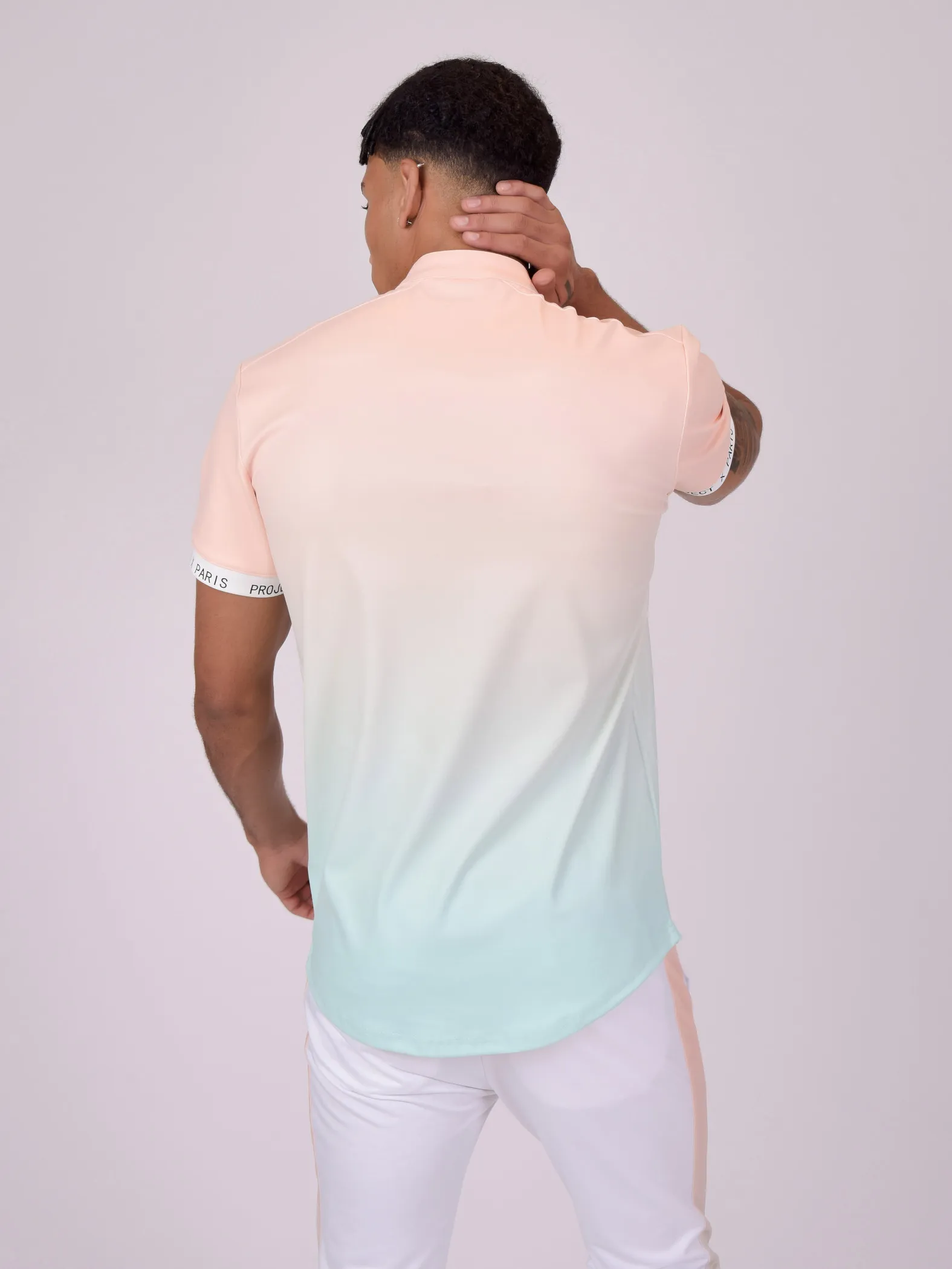Camisa con cuello mao y estampado degradado