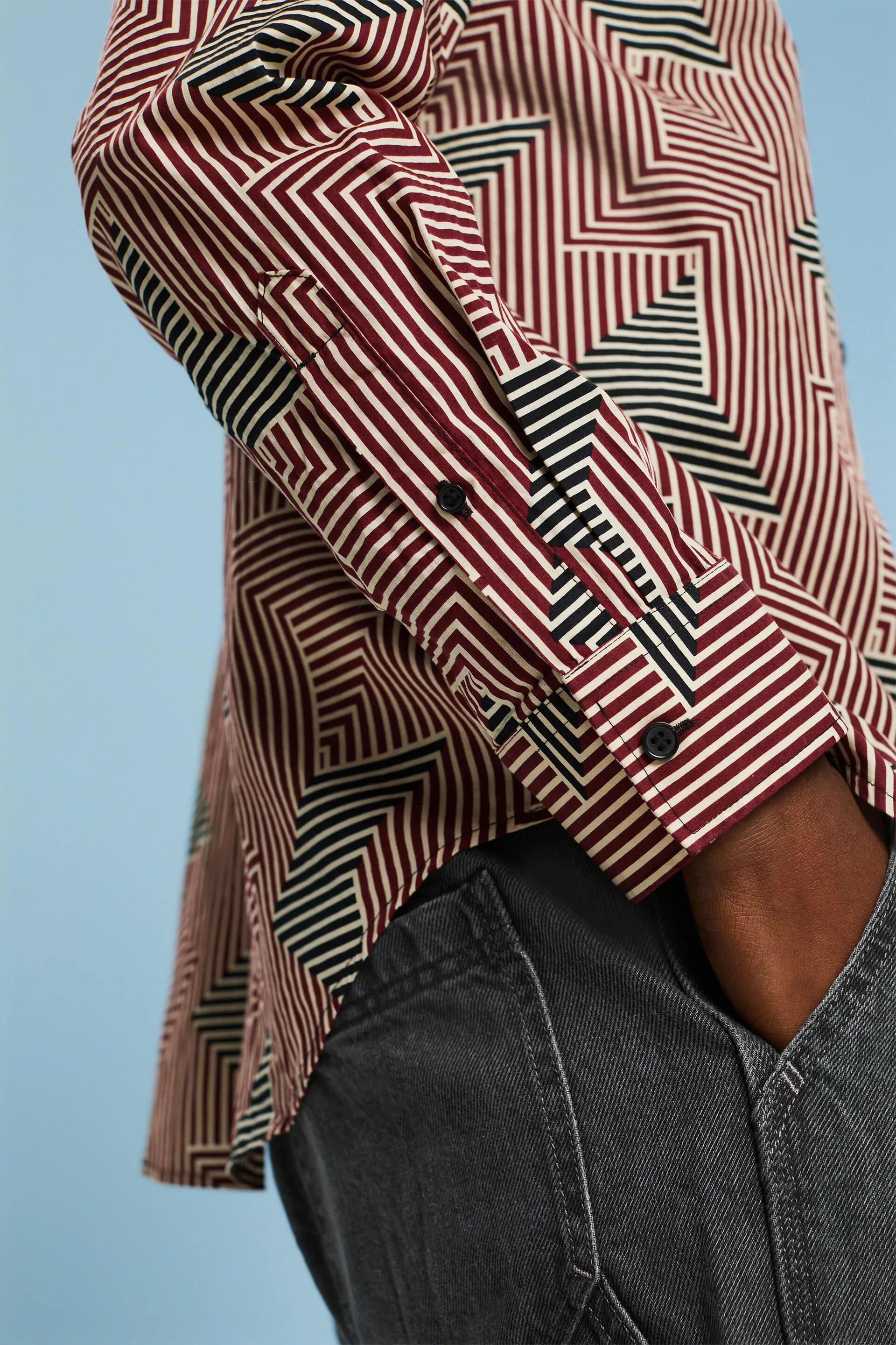 Camisa con estampado geométrico de corte normal