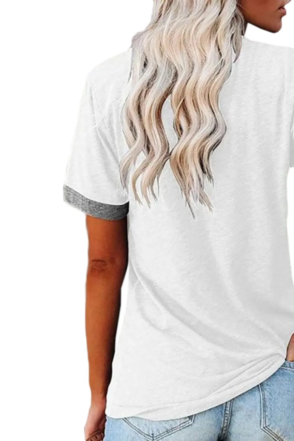 Camiseta blanca con borde gris
