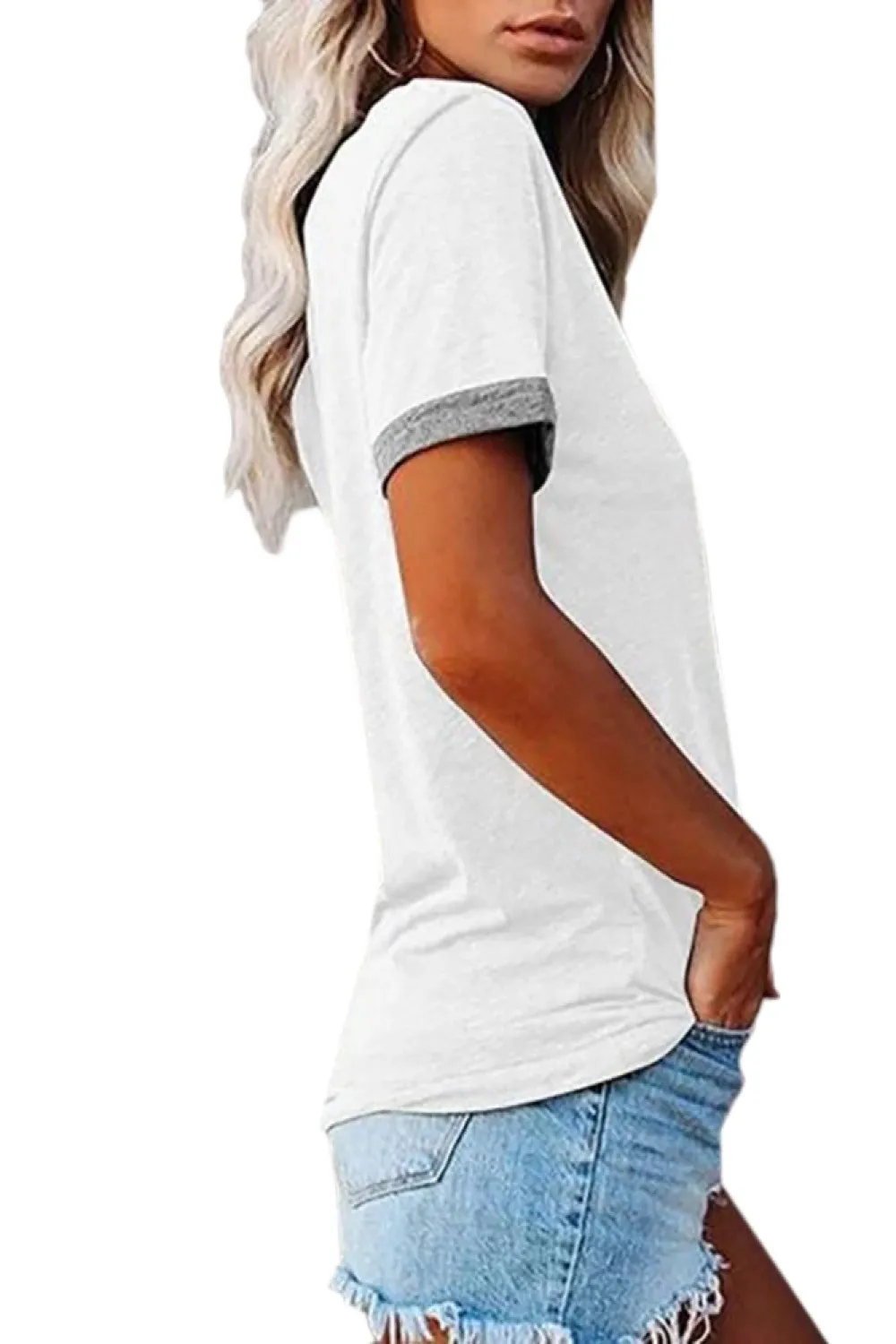 Camiseta blanca con borde gris