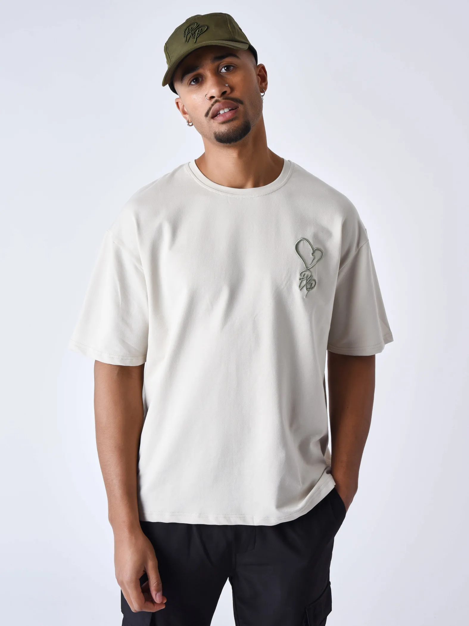 Camiseta con corazón bordado street