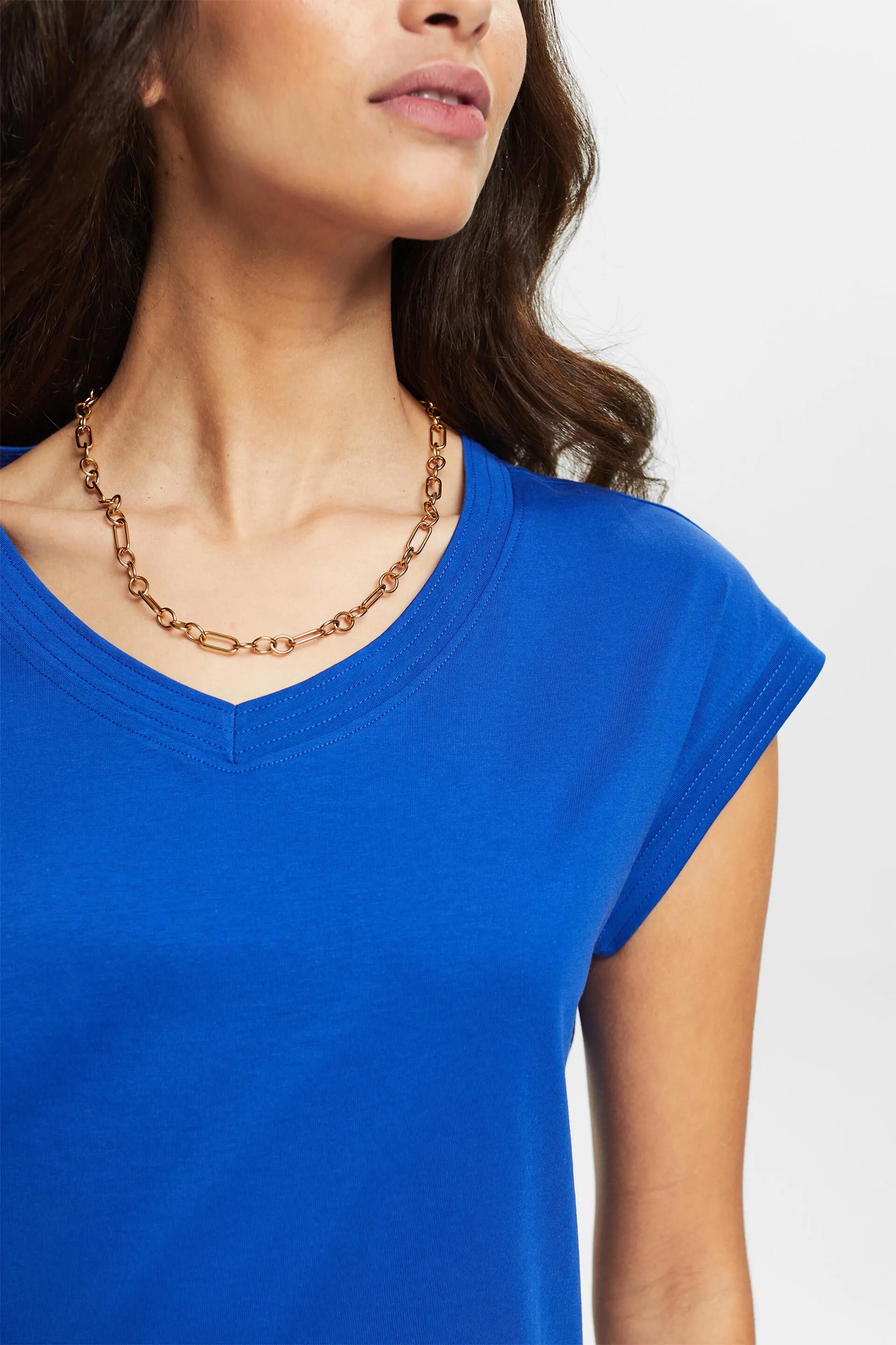 Camiseta con cuello en pico