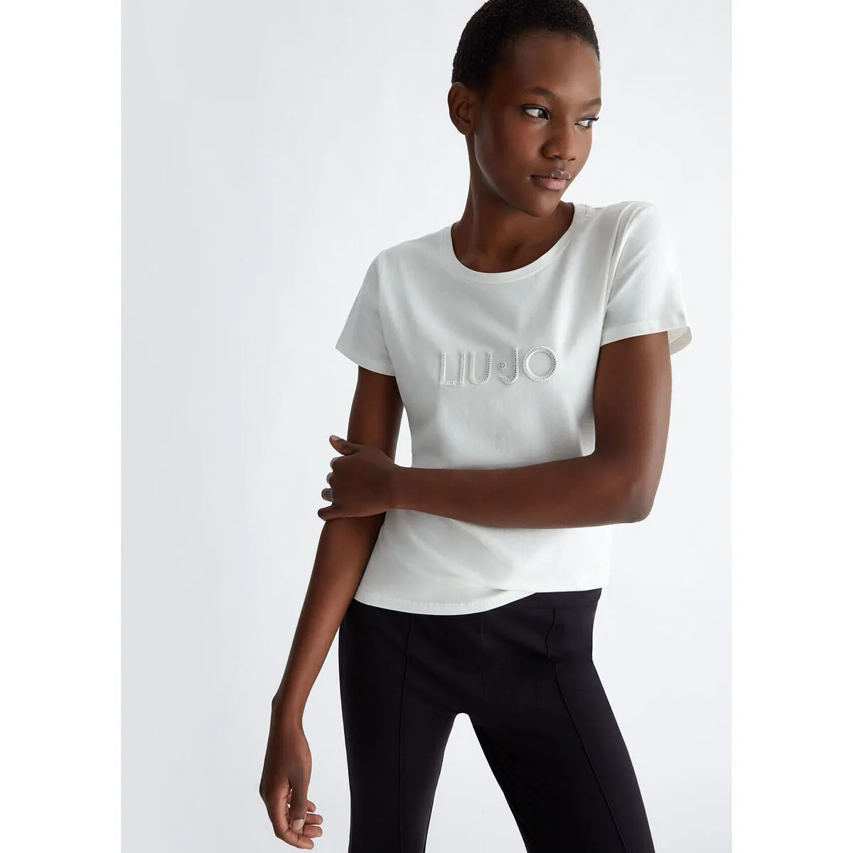 Camiseta con logotipo bordado y strass