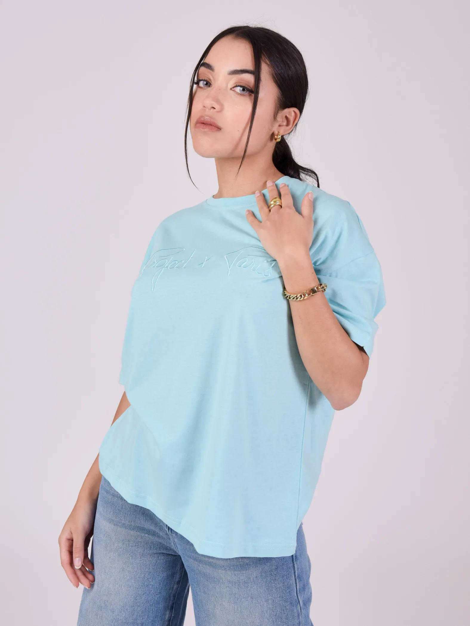 Camiseta holgada básica con logotipo