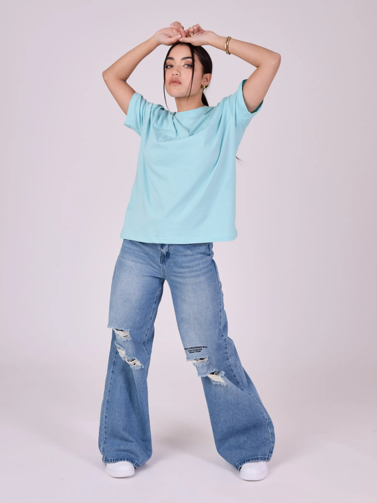 Camiseta holgada básica con logotipo