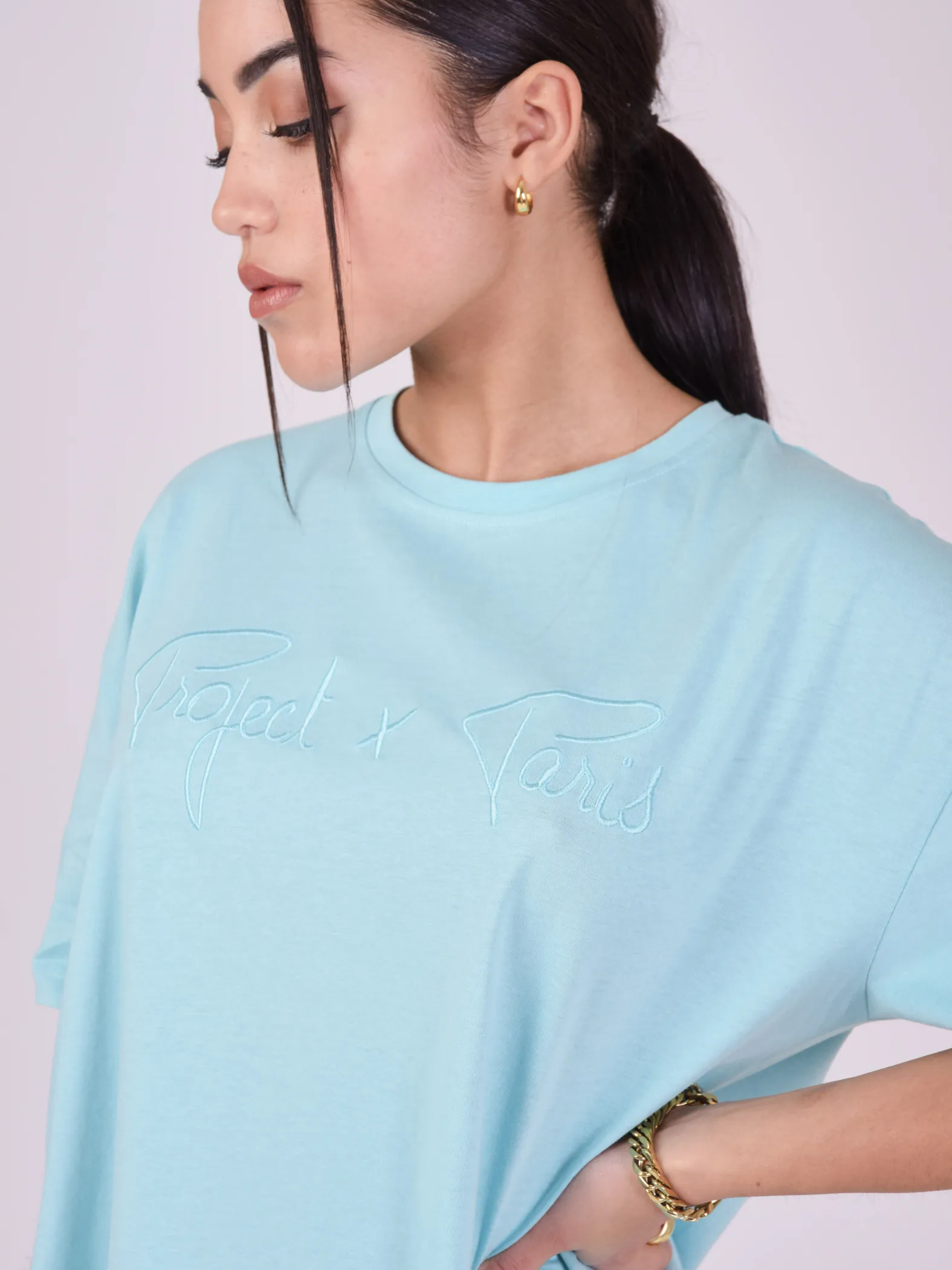 Camiseta holgada básica con logotipo
