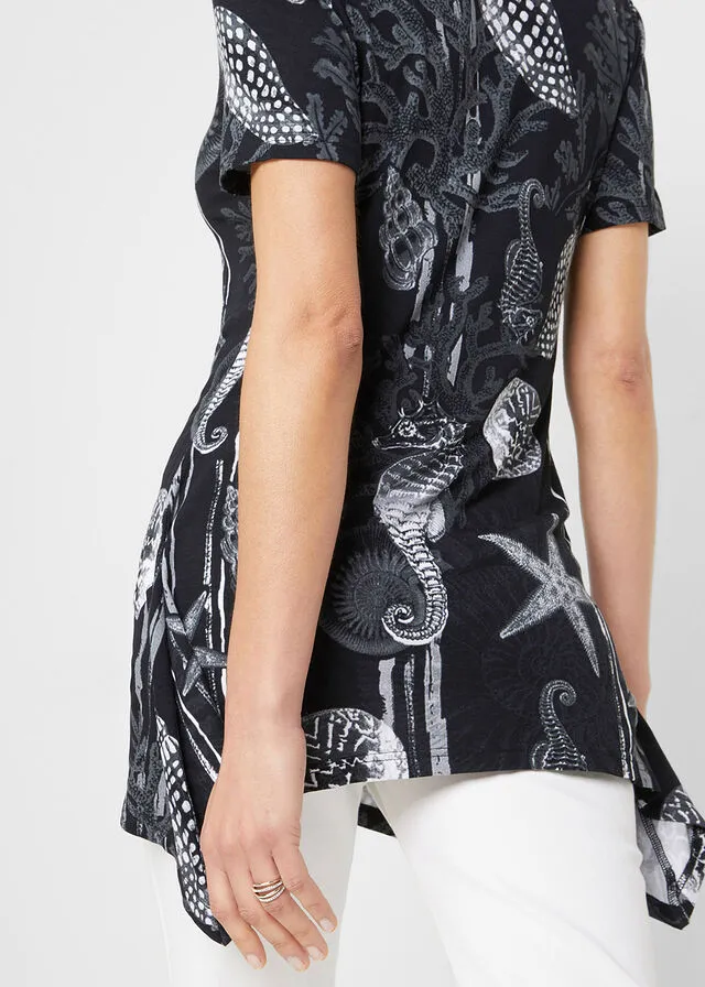 CAMISETA LARGA CON BAJO IRREGULAR NEGROBLANCO ESTAMPADO