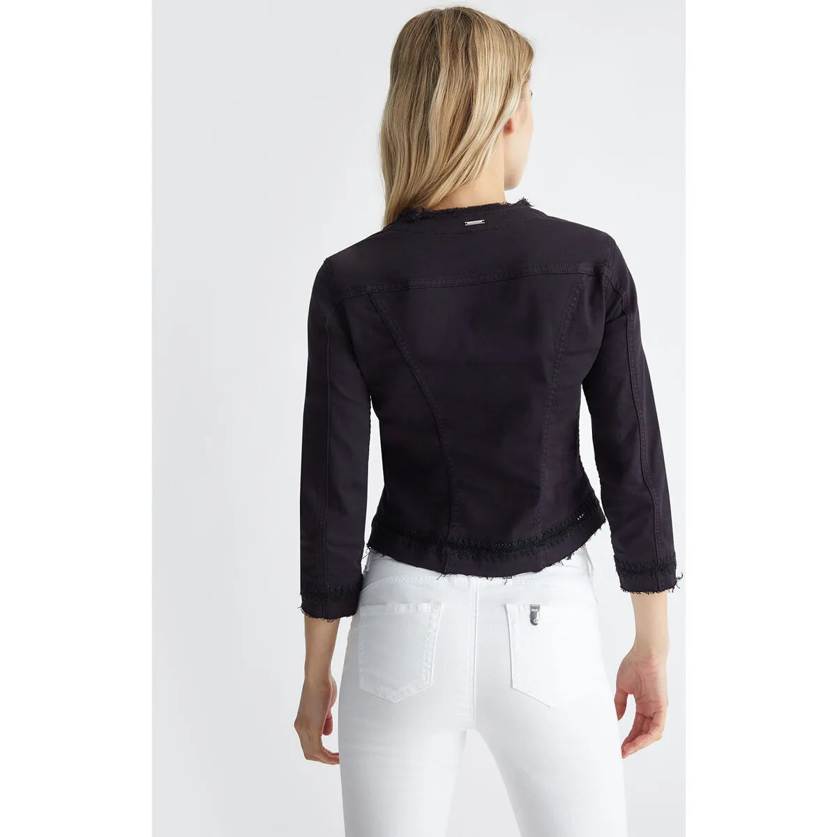 Chaqueta ligera negra con strass