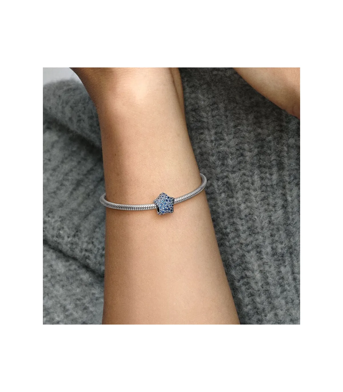 CHARM PANDORA ESTRELLA LLAMATIVA BRILLANTE EN PAVé AZUL  793026C01
