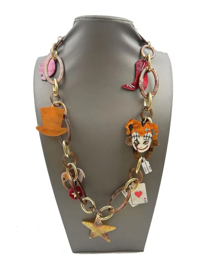 COLLARES MARRONES Y NARANJAS CON ARLEQUIN Y CARTAS PARA LOOK DE DIA
