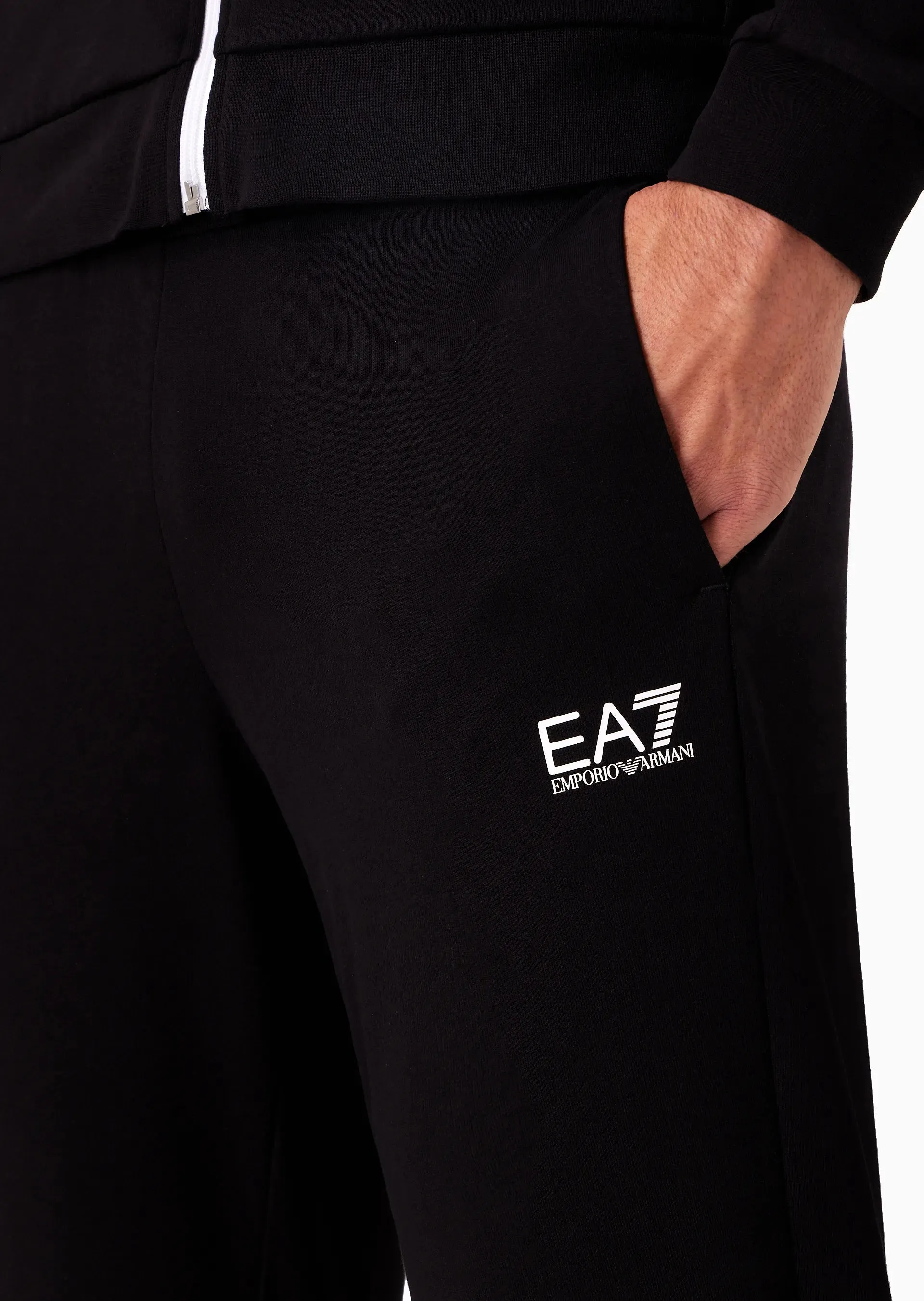 CONJUNTO EA7  6RPV57 PJ05Z 0200