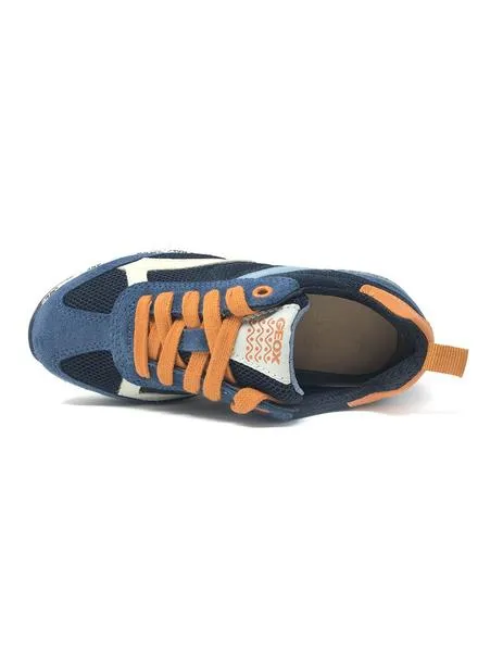 deportivo azul y naranja