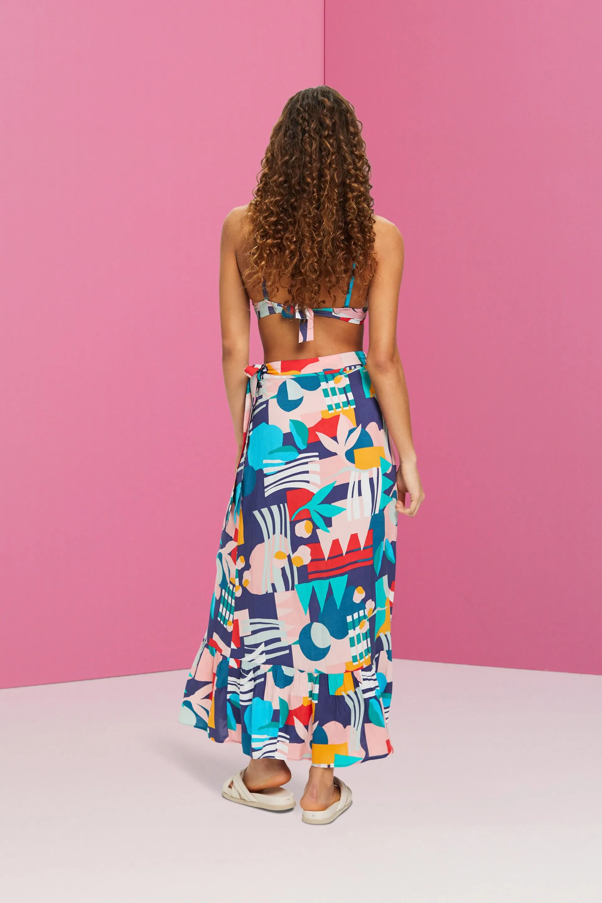 Falda con efecto cruzado y estampado multicolor