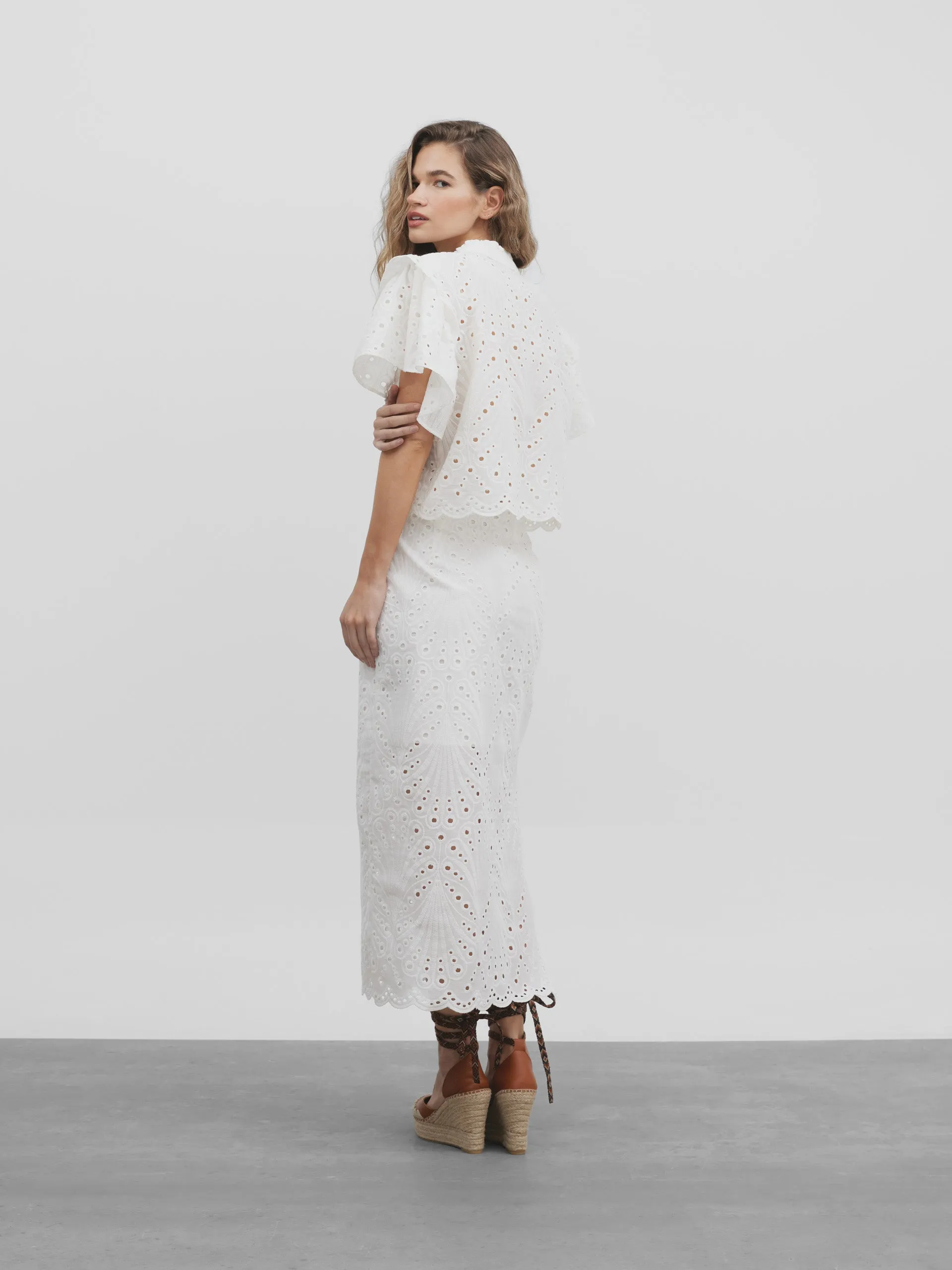 Falda midi bordados blanca