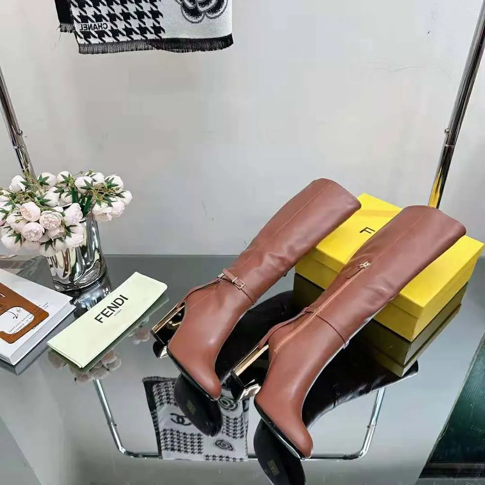 FENDI BOTAS DE TACóN ALTO DELFINA DE PIELMARRóN