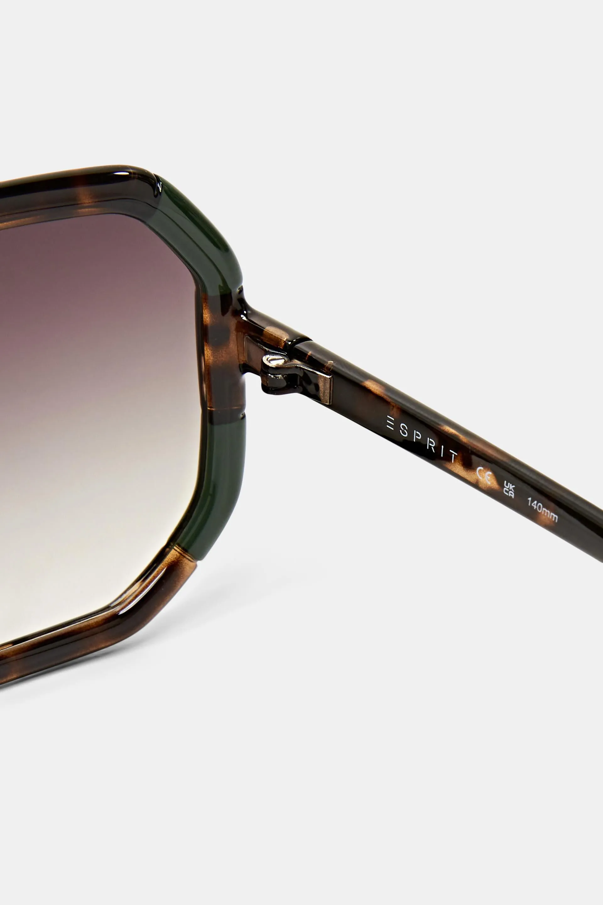 Gafas de sol con montura transparente