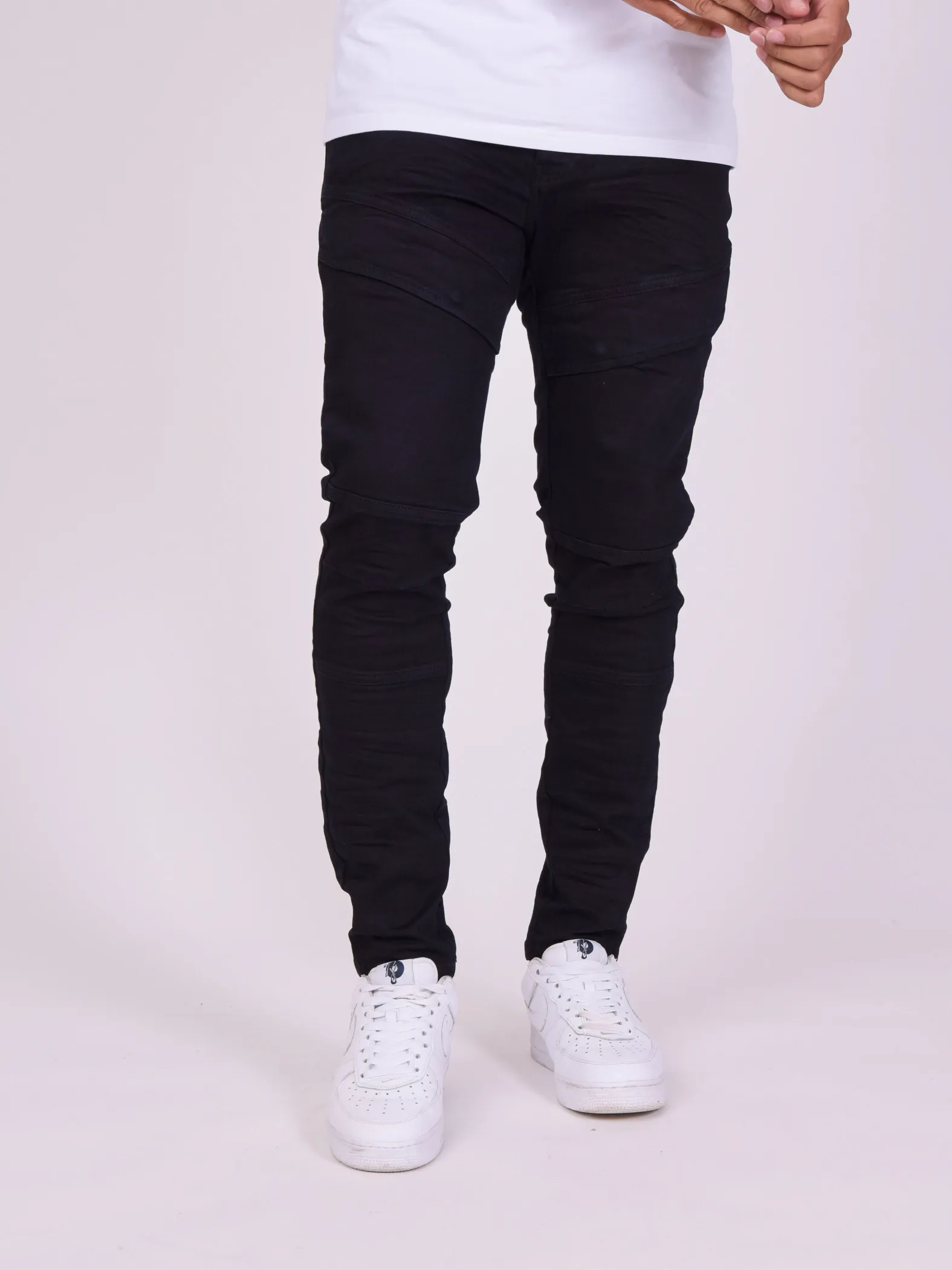 Jeans pitillo con costuras visibles