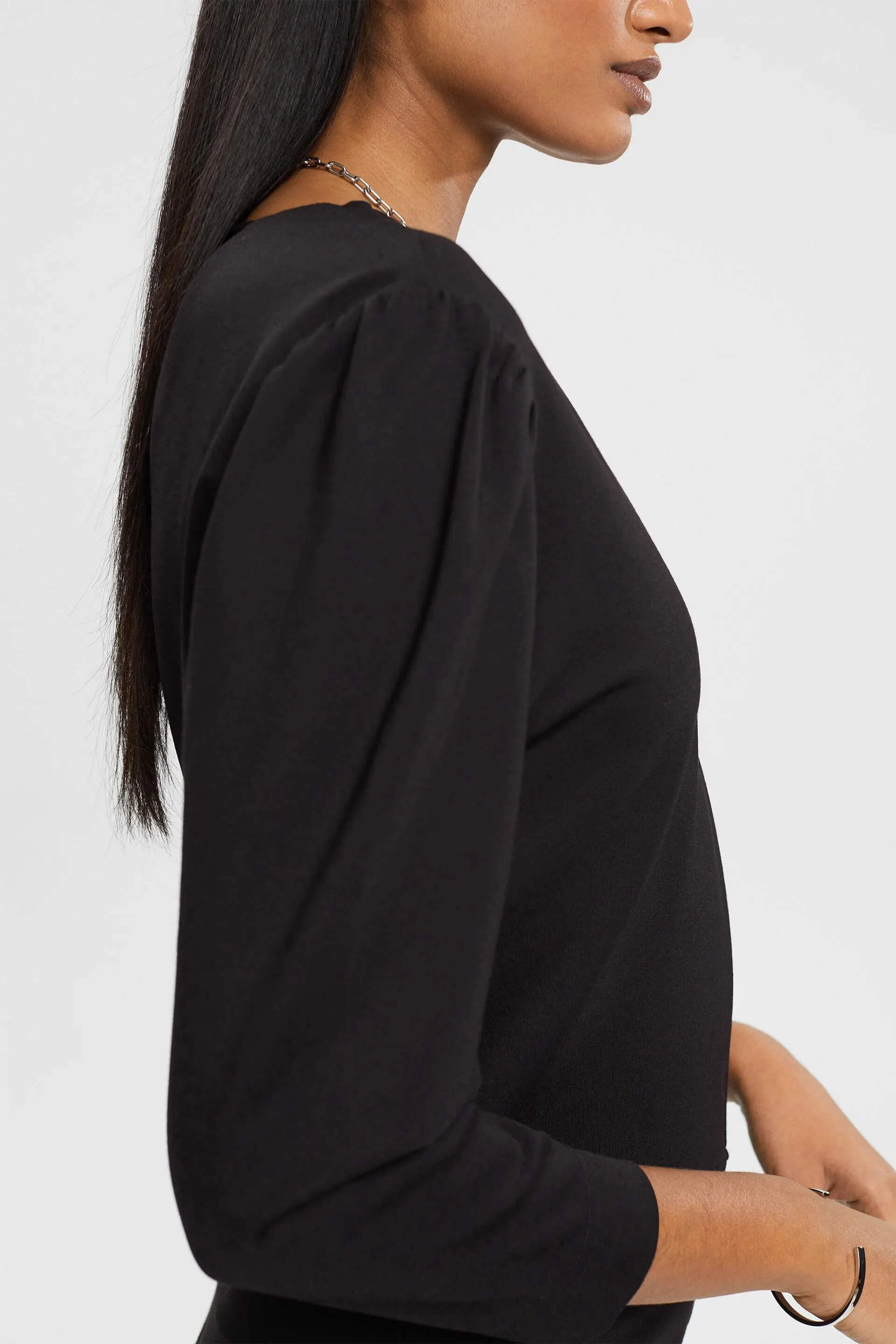 Minivestido con cuello en pico