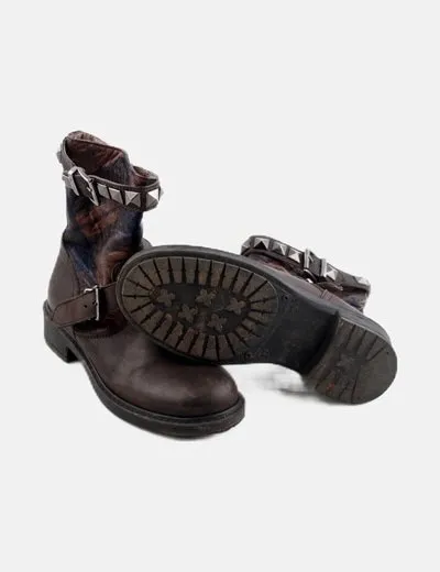 NoName Bota marrón con tachas