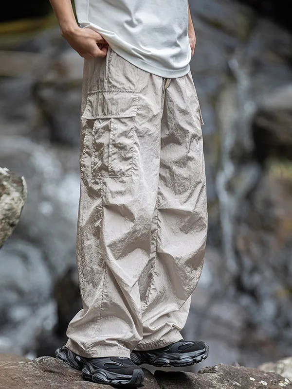 Pantalones cargo plisados dobles con bolsillo grande texturizado para hombre