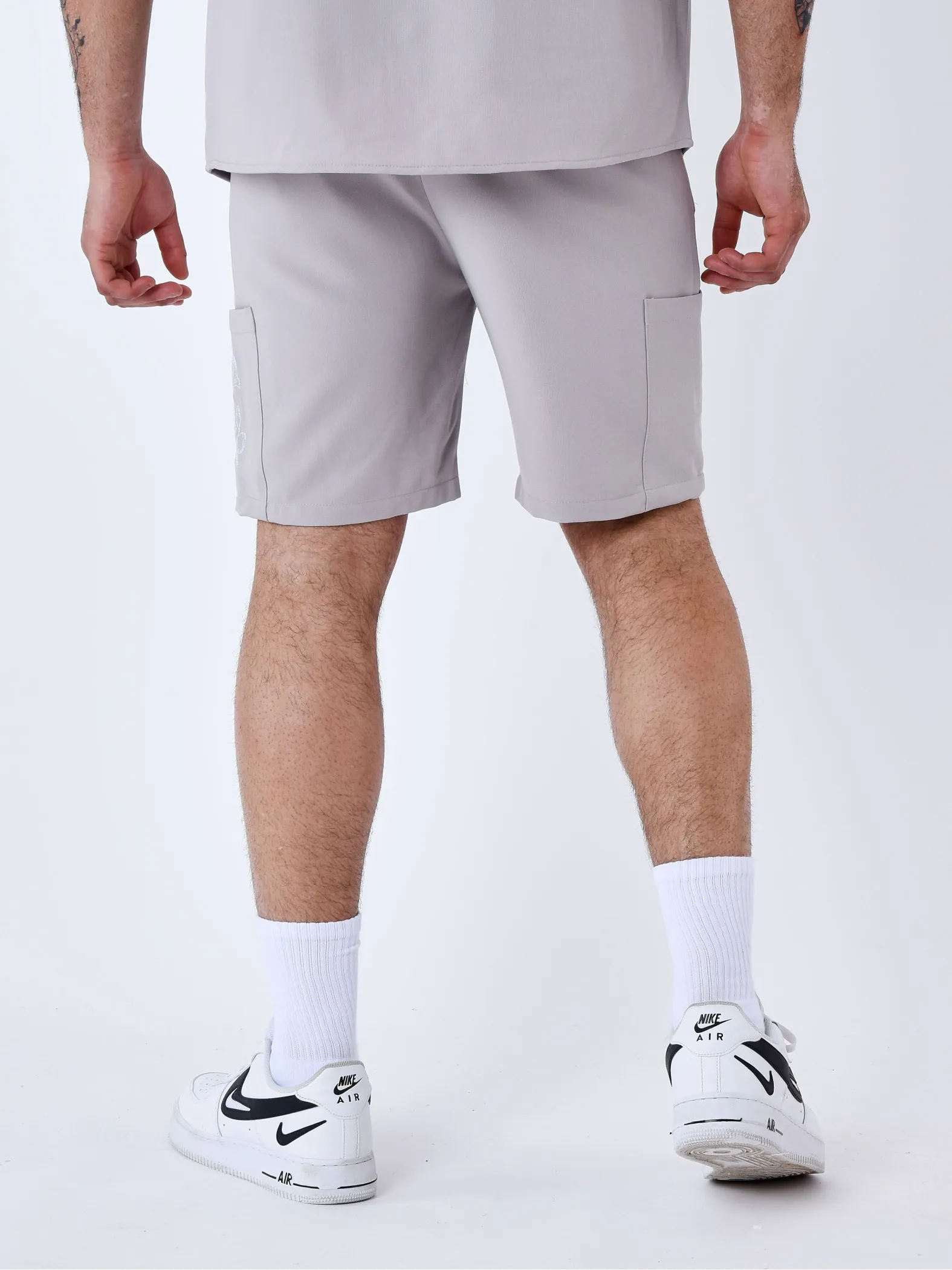 Pantalones cortos bordados con flores