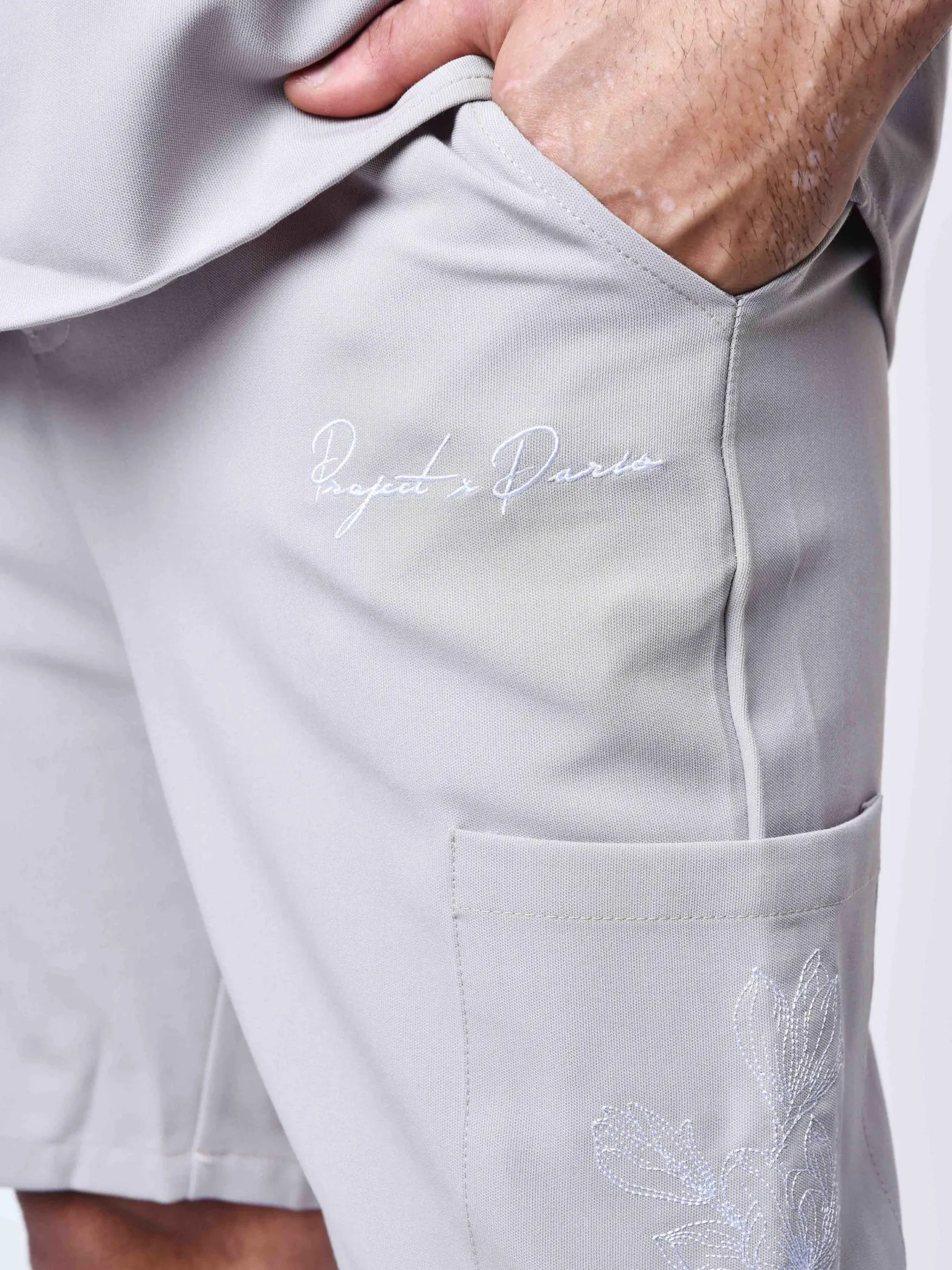 Pantalones cortos bordados con flores