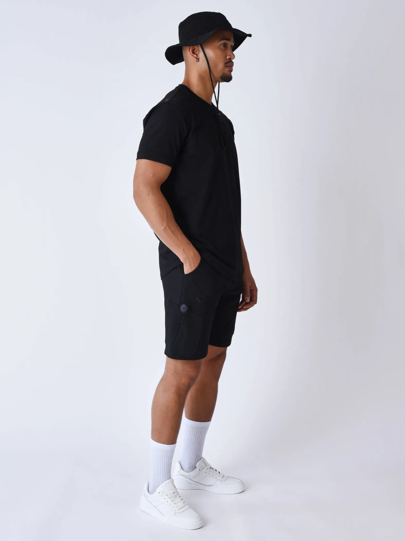 Pantalones cortos técnicos con recortes