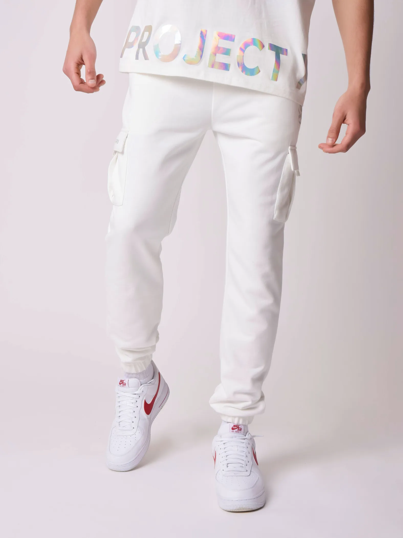 Pantalones de chándal con escritura iridiscente