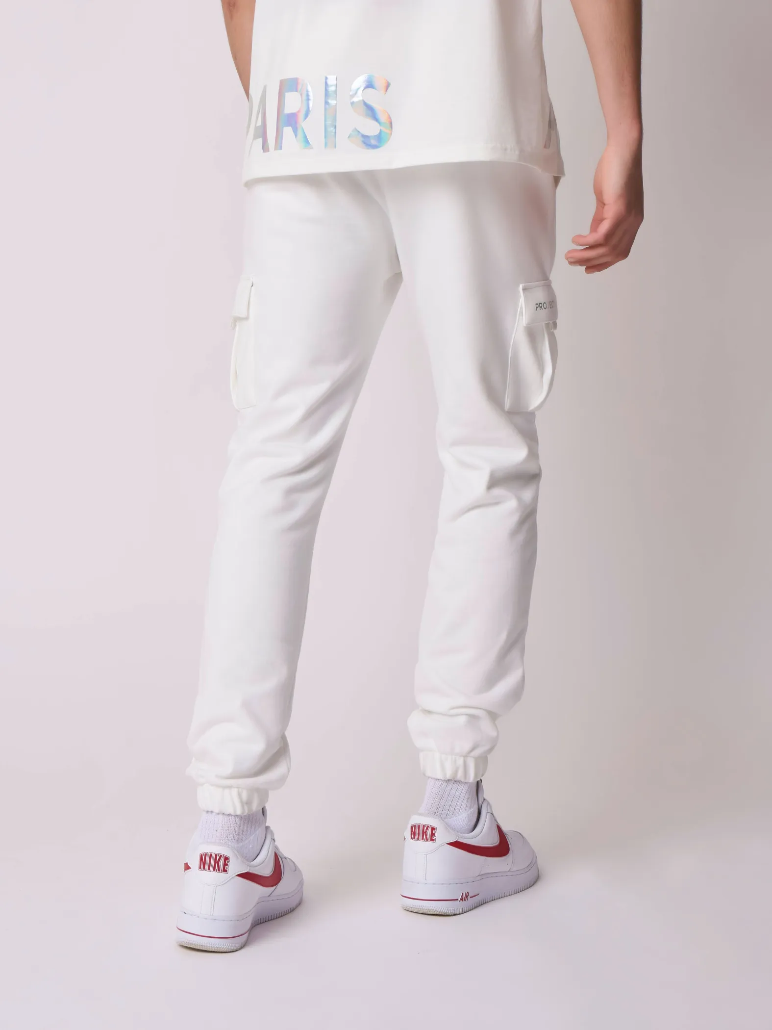 Pantalones de chándal con escritura iridiscente