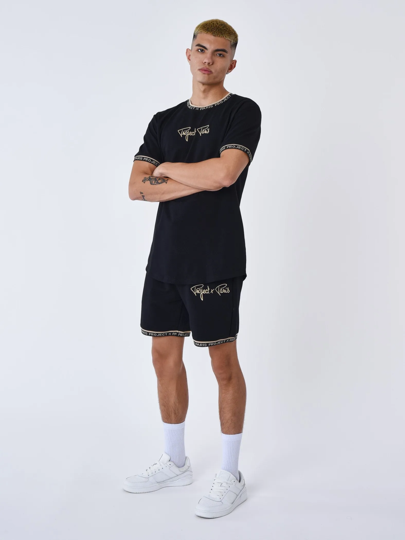 Pantalón corto con logotipo bordado