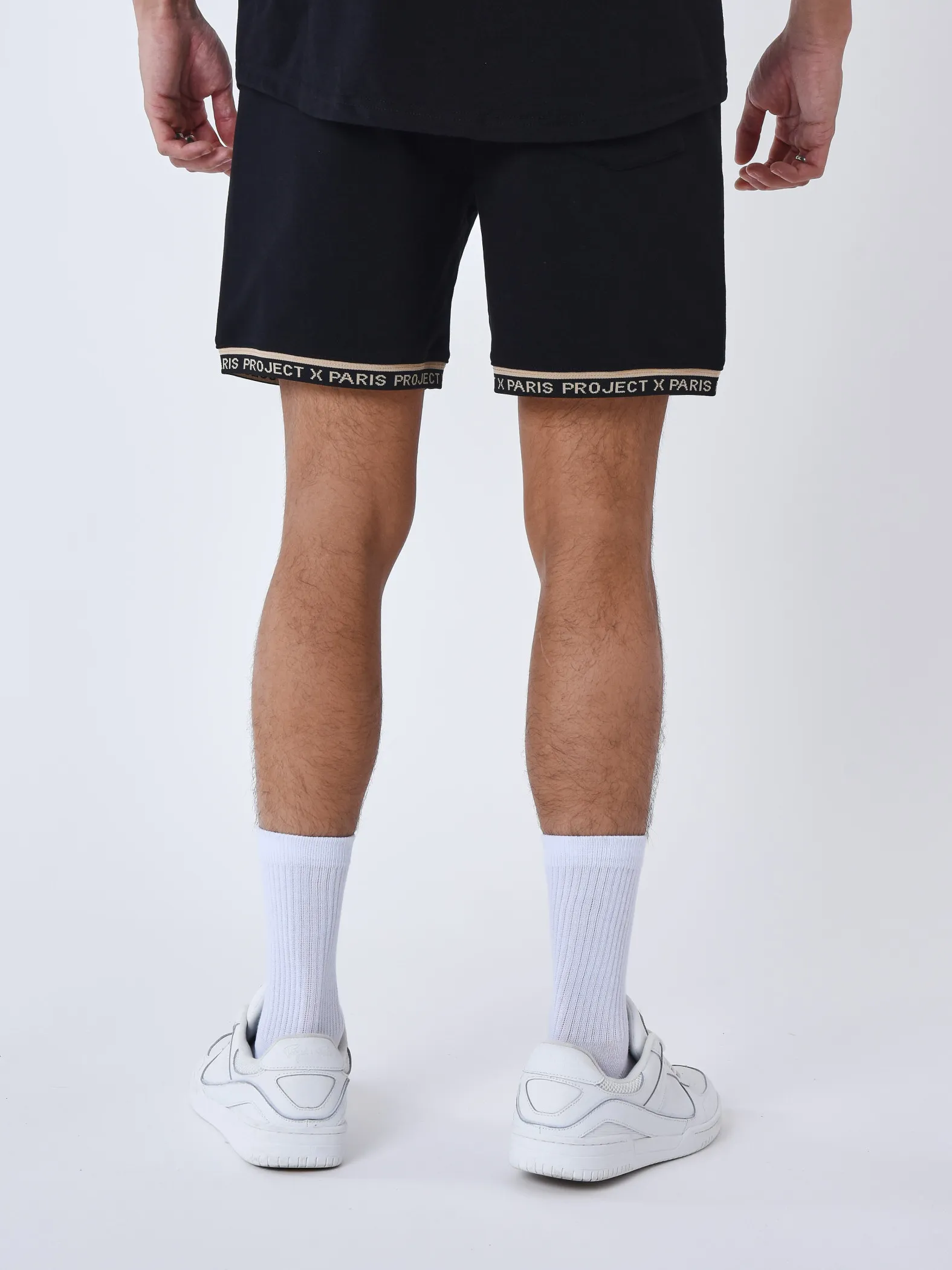 Pantalón corto con logotipo bordado
