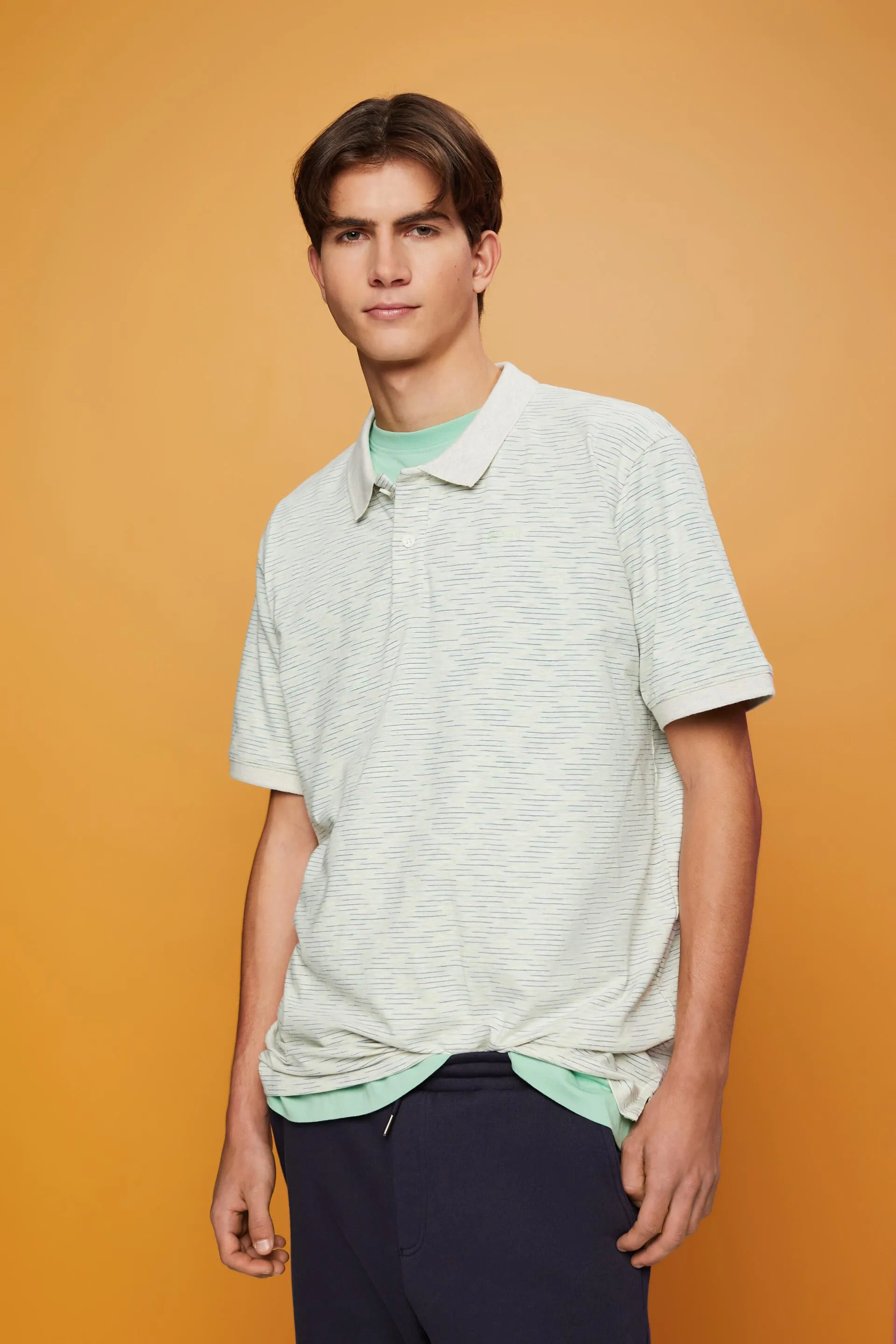 Polo jaspeado con rayas finas