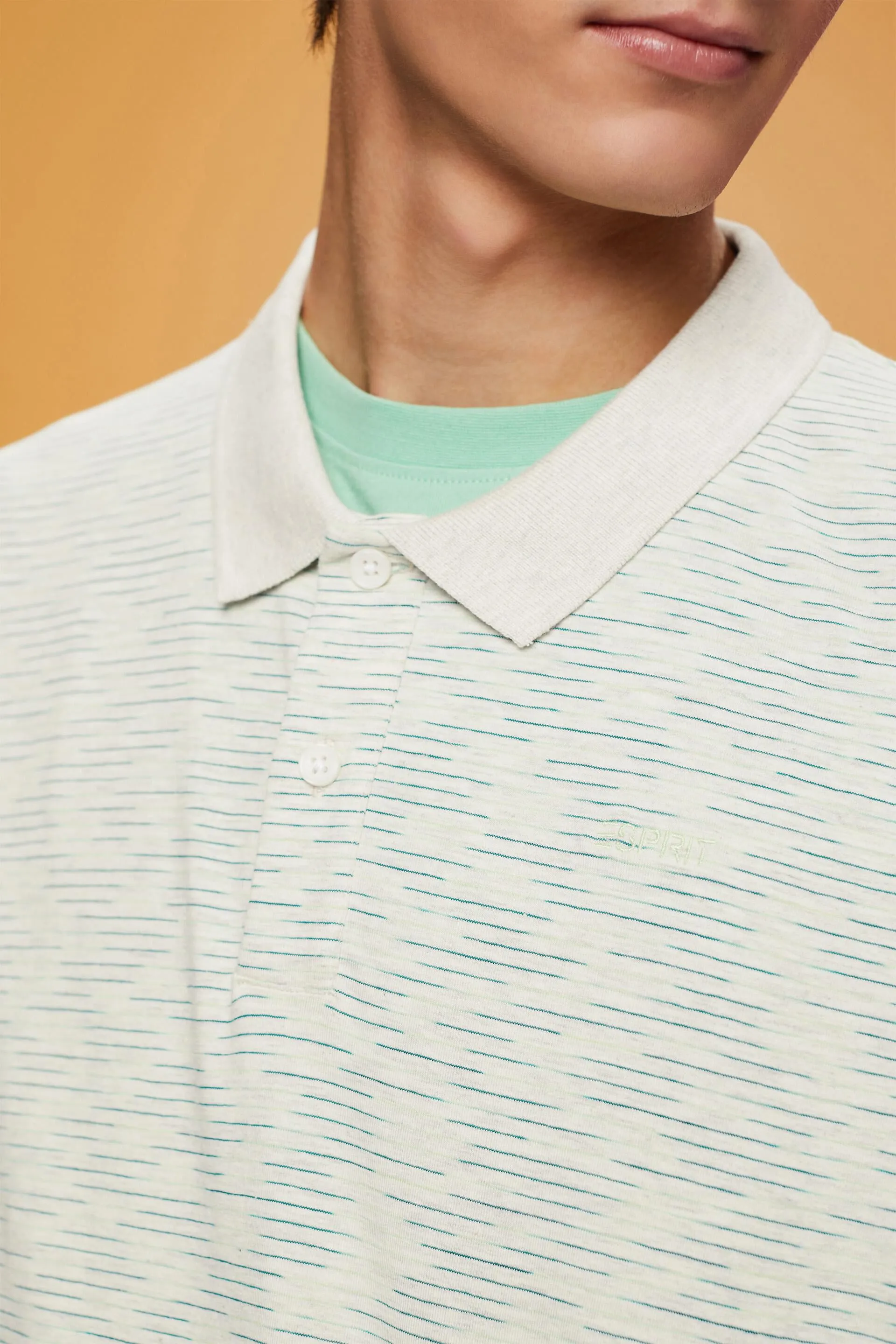Polo jaspeado con rayas finas
