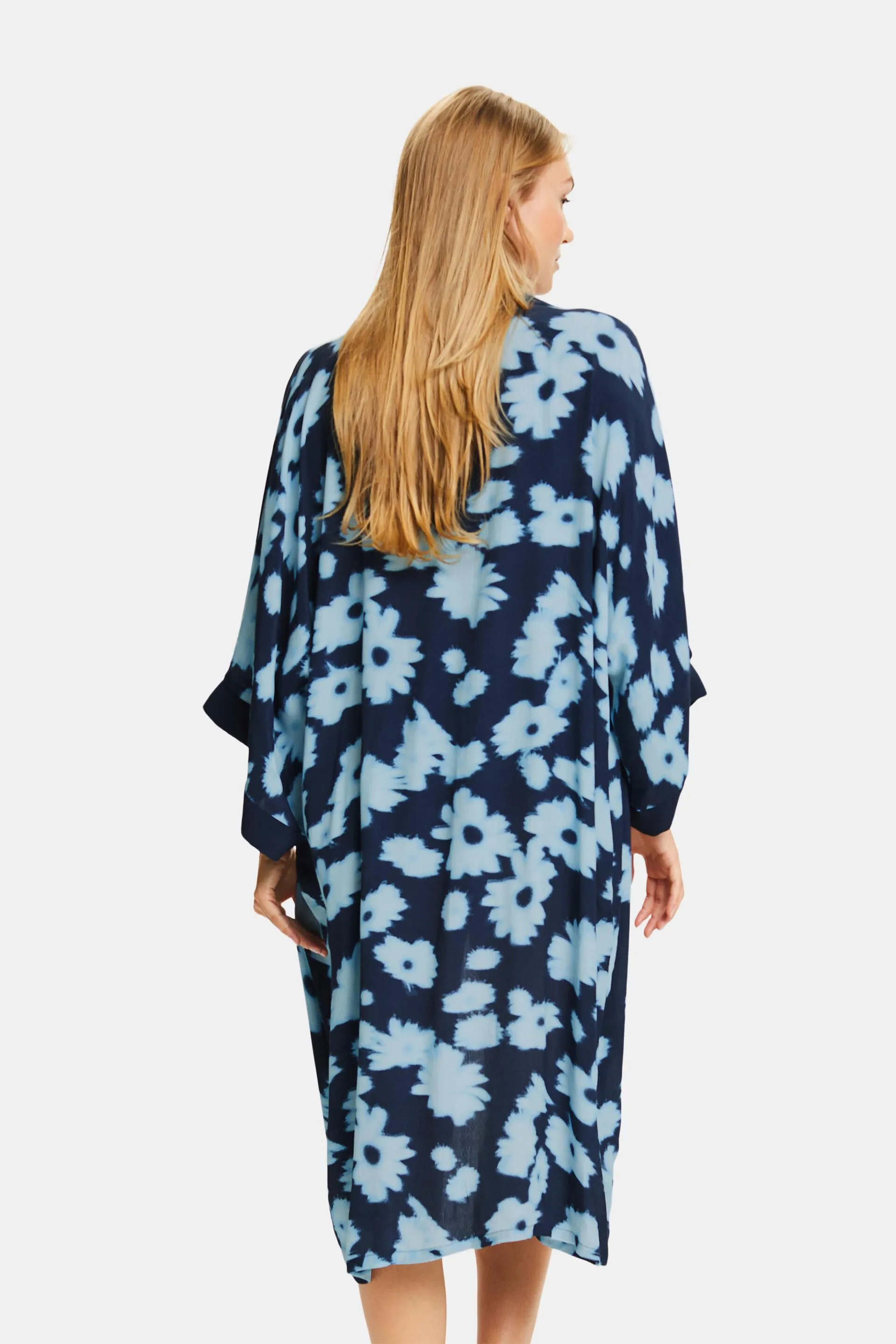Poncho estampado con diseño abierto