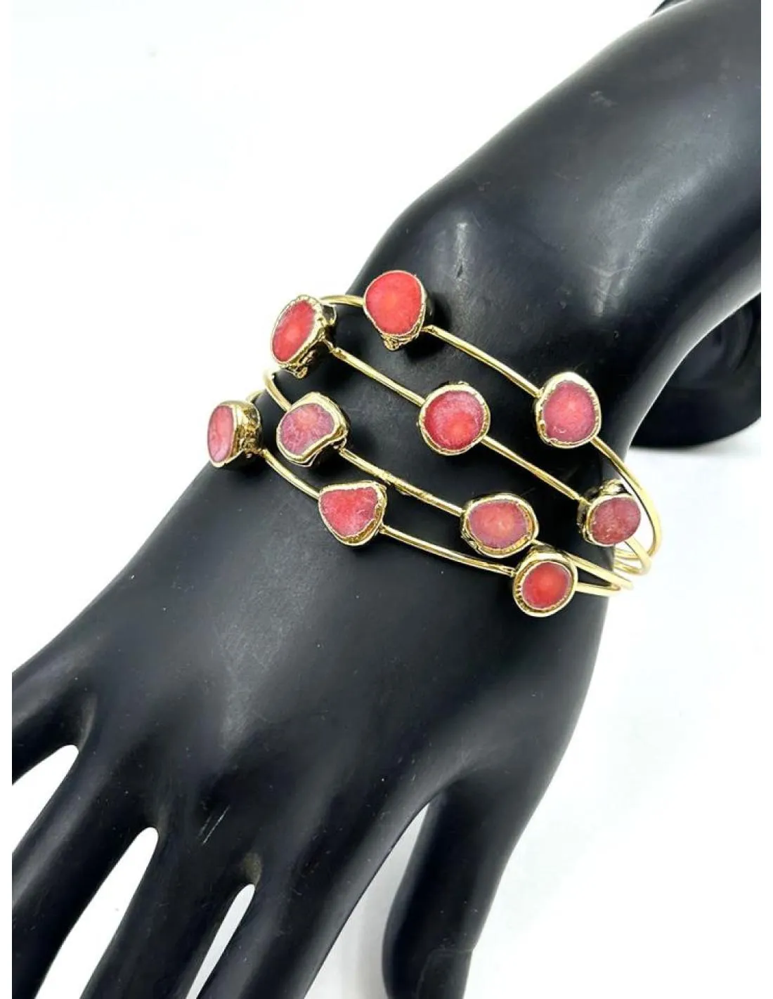 PULSERAS ONLINE DORADAS Y ROJAS CORAL CON PIEDRA Y BAÑO DE ORO