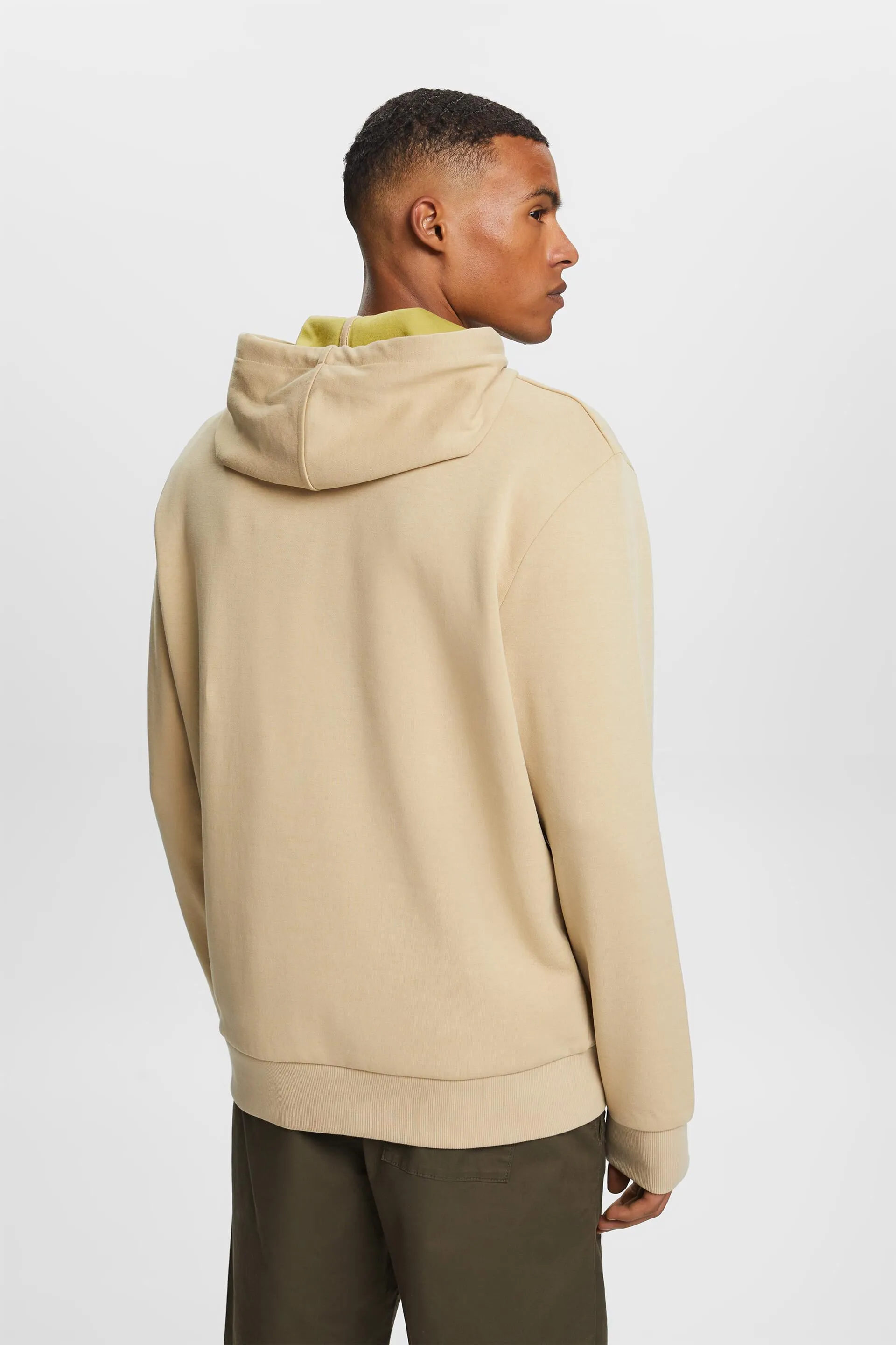 Reciclado: sudadera con capucha de felpa