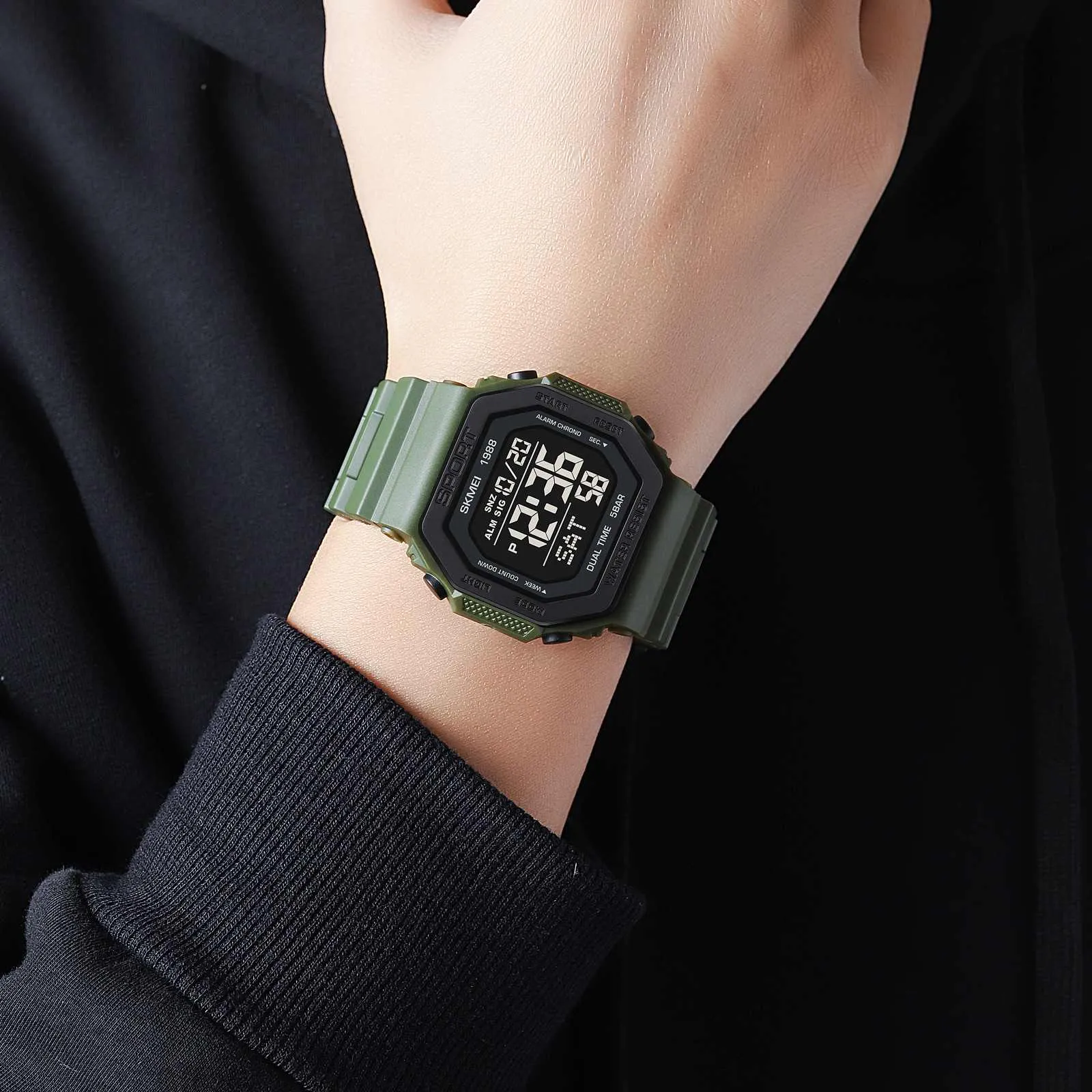 RELOJ DIGITAL DEPORTIVO 1988  SKMEI