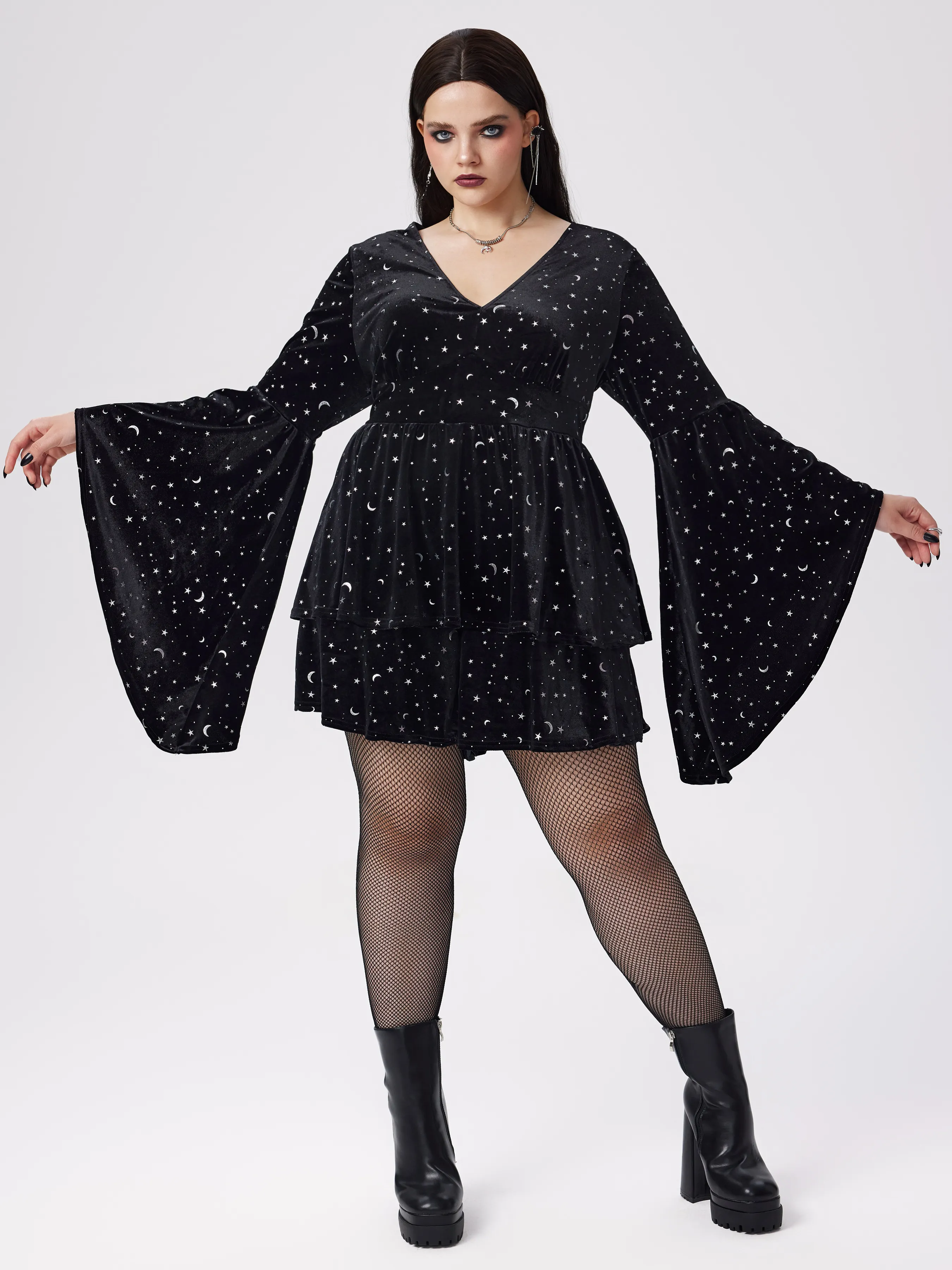  Romper de Terciopelo con Cuello en V y Patrón de Estrella y Luna con Mangas de Campana Curvy