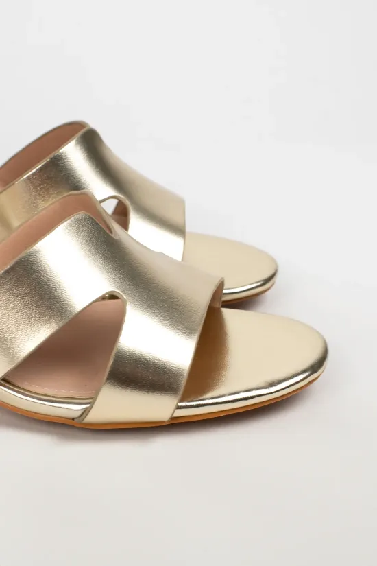 SANDALIA DE TACóN CONIS  ORO