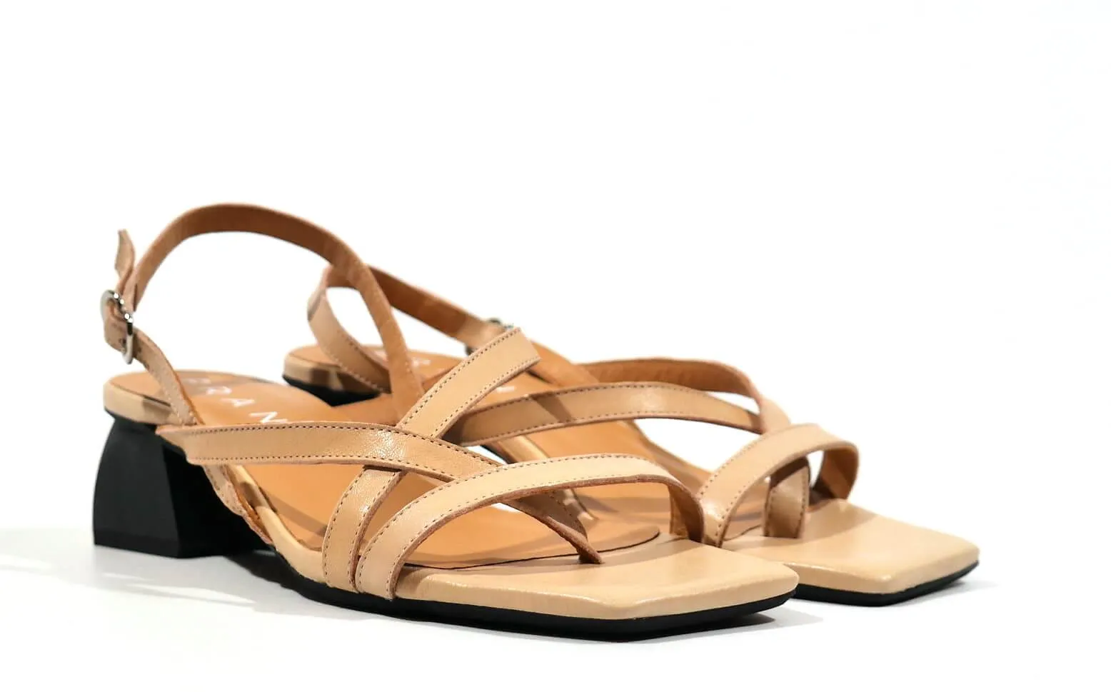 Sandalias de dedo con tacón de madera