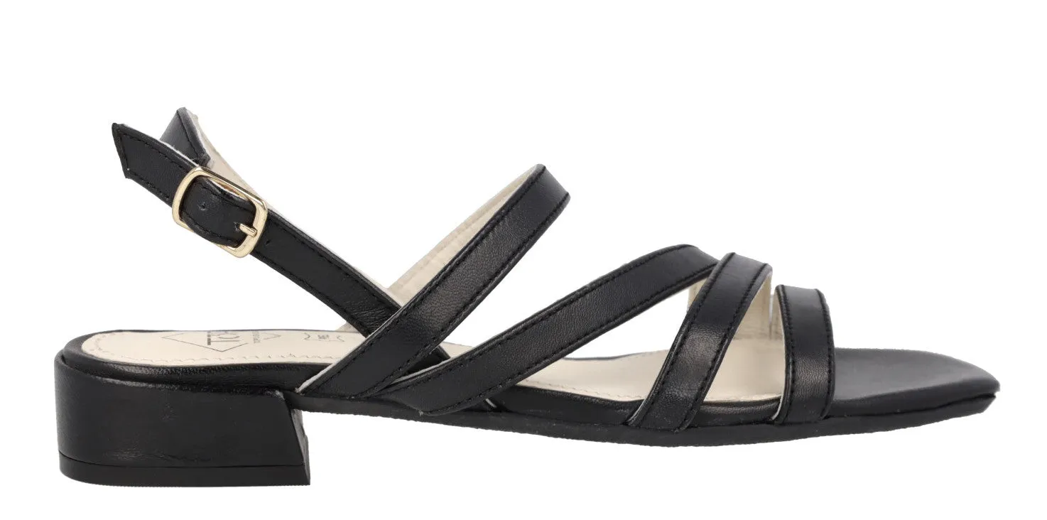 Sandalias de piel con tiras y tacón bajo