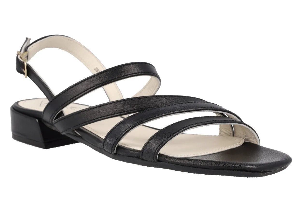 Sandalias de piel con tiras y tacón bajo