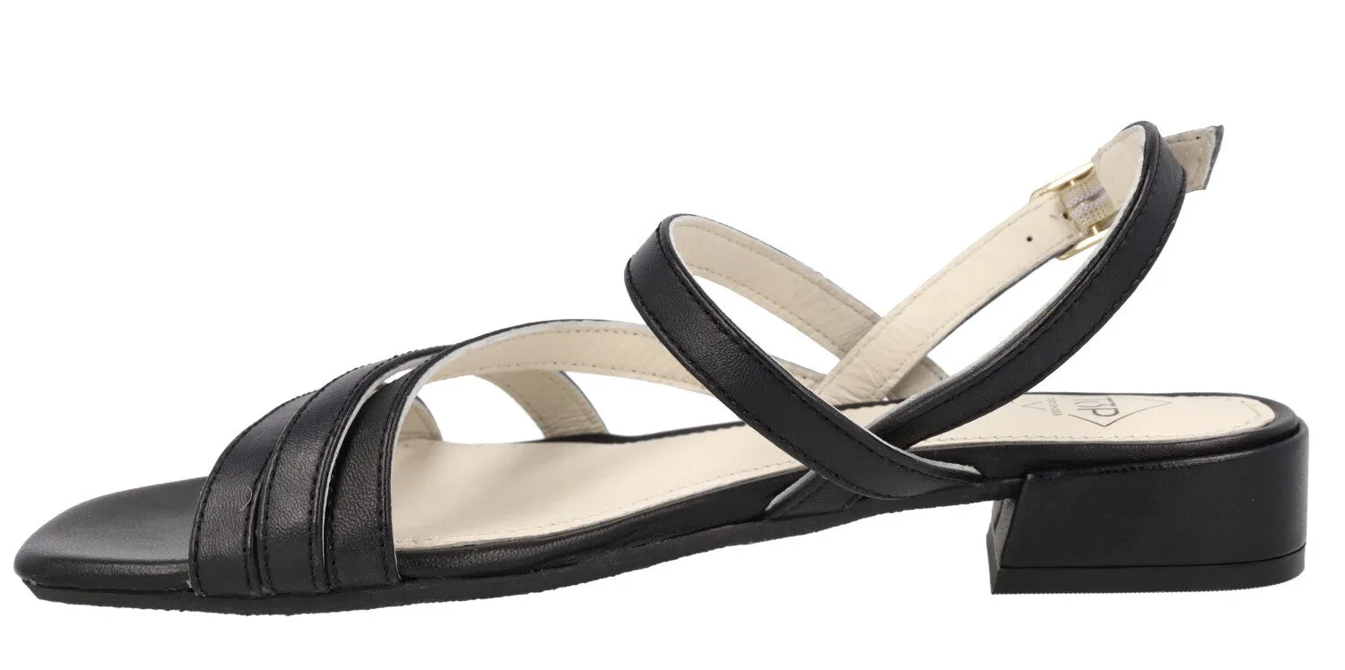 Sandalias de piel con tiras y tacón bajo